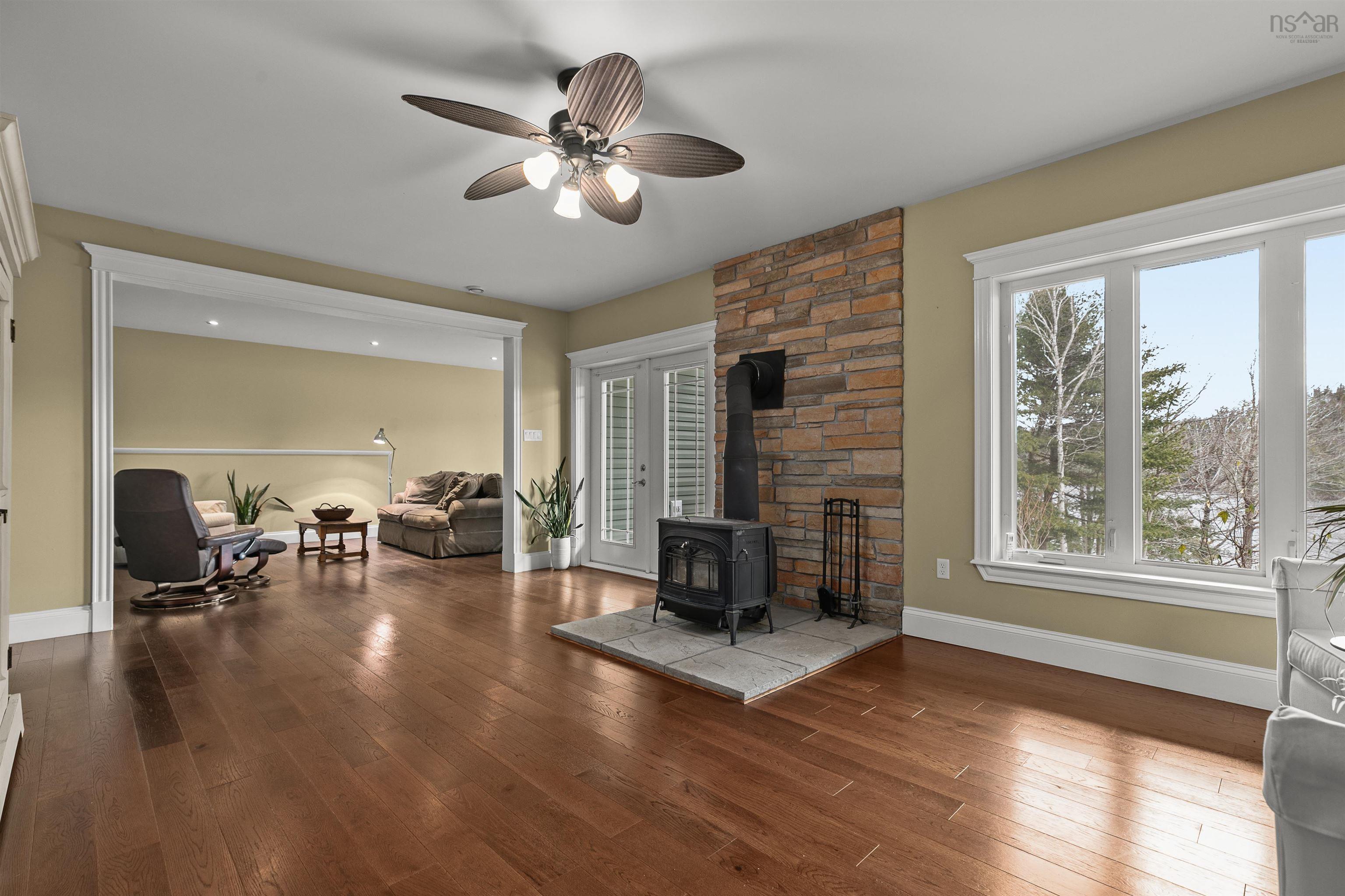 $999,900.00: 45 Nadine Drive, Porters Lake