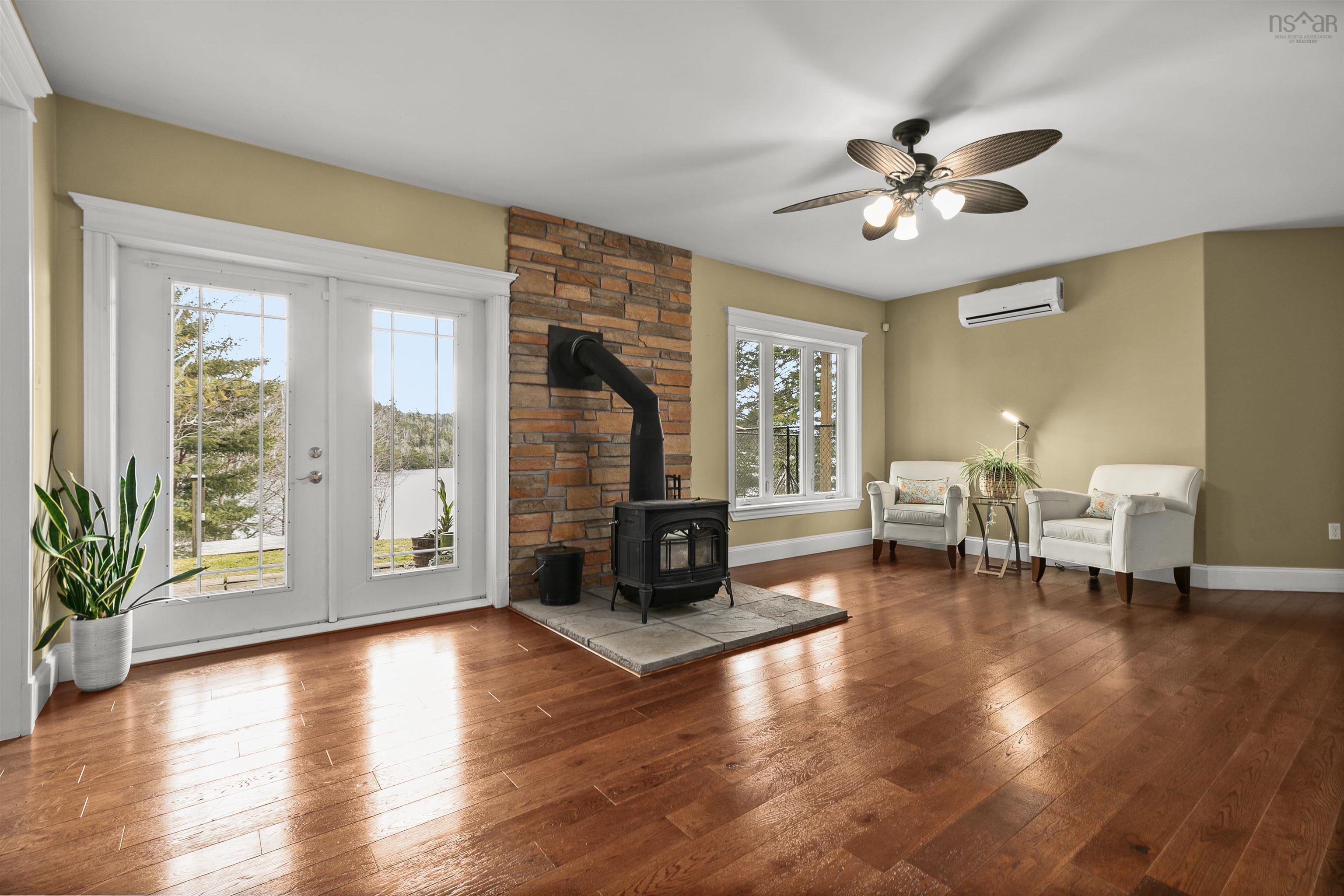 $999,900.00: 45 Nadine Drive, Porters Lake