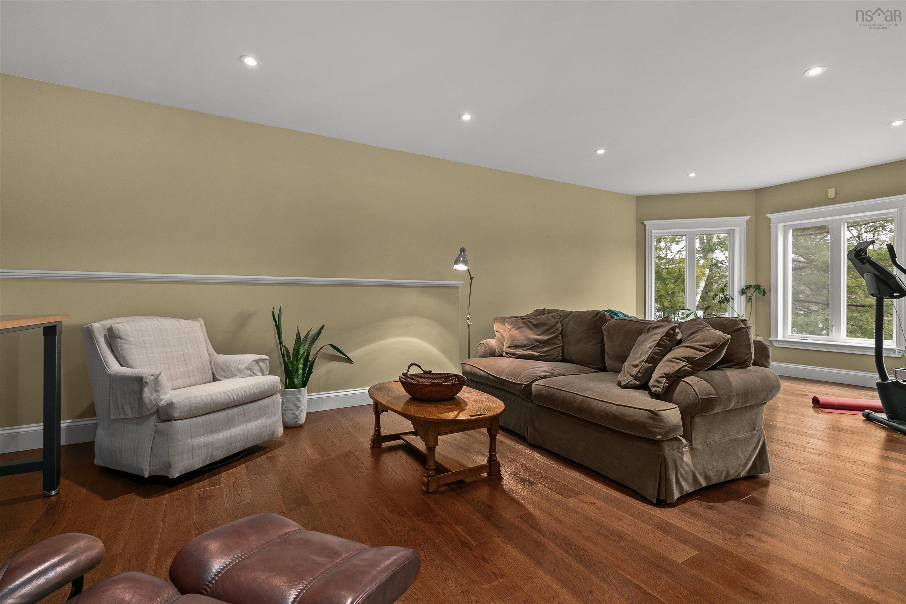 $999,900.00: 45 Nadine Drive, Porters Lake