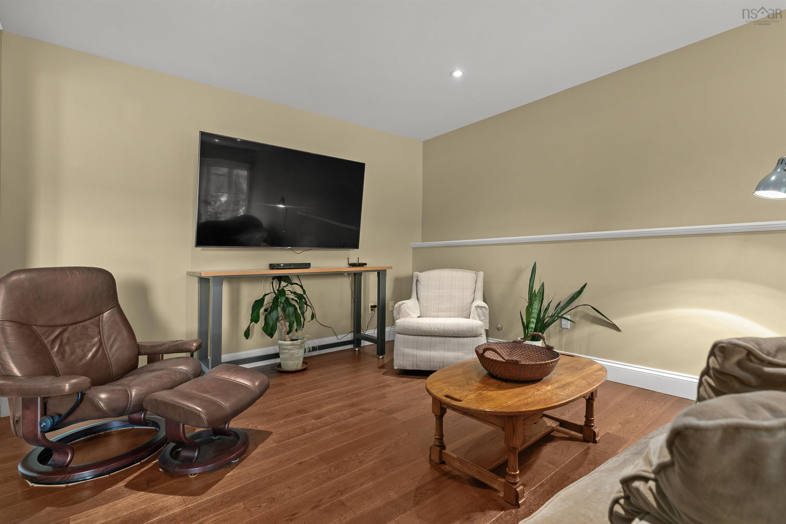 $999,900.00: 45 Nadine Drive, Porters Lake