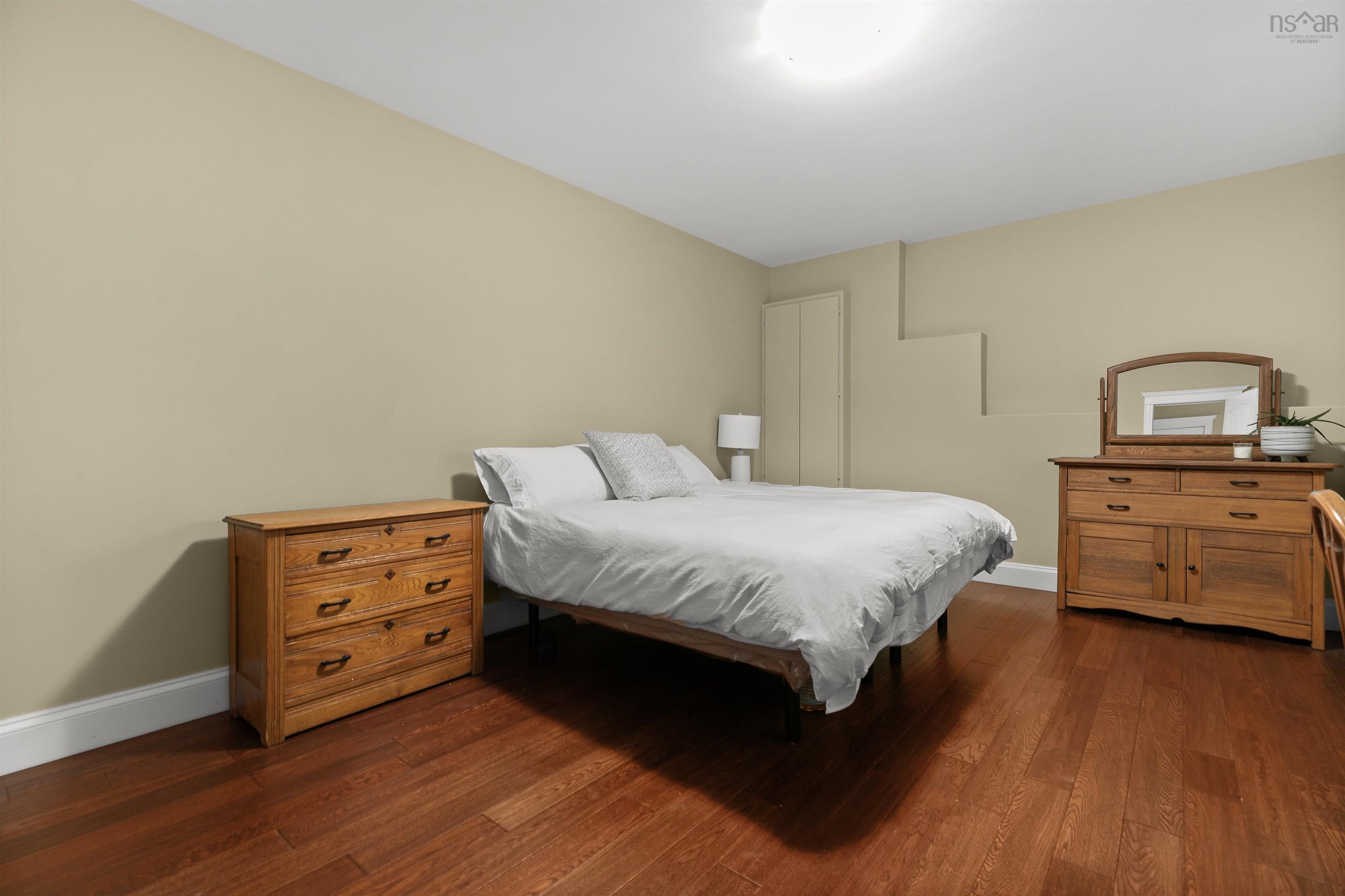 $999,900.00: 45 Nadine Drive, Porters Lake