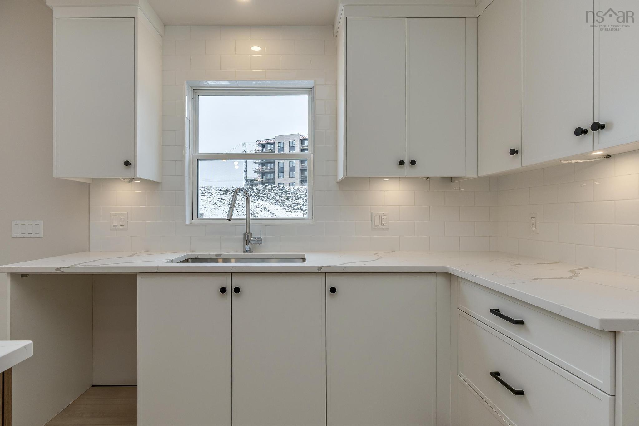 $699,900.00: PC-9 34 Pearlgarden Close, Dartmouth