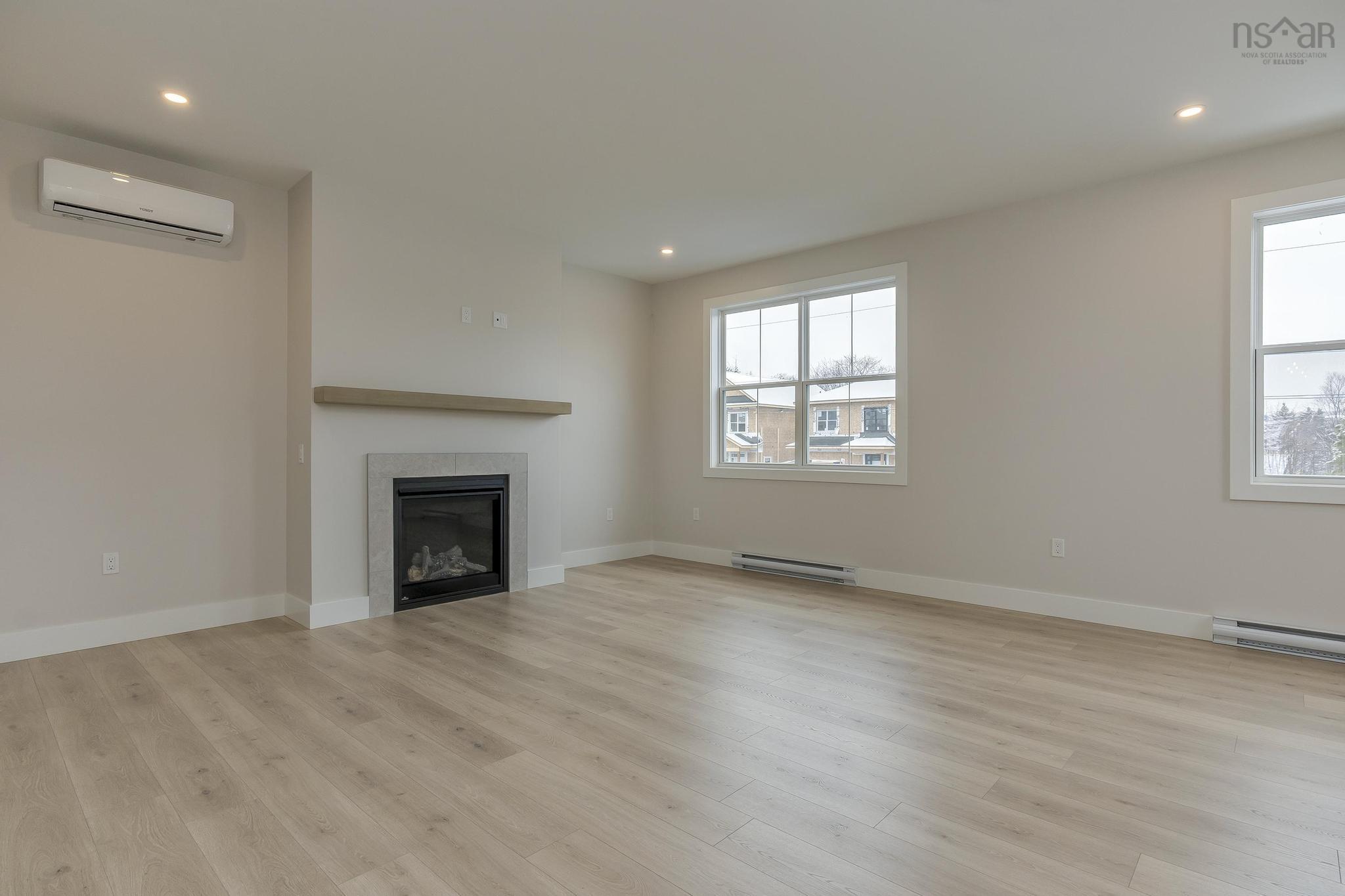 $699,900.00: PC-9 34 Pearlgarden Close, Dartmouth