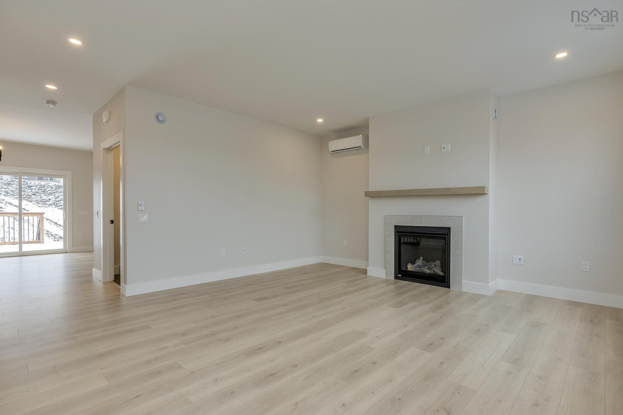 $699,900.00: PC-9 34 Pearlgarden Close, Dartmouth