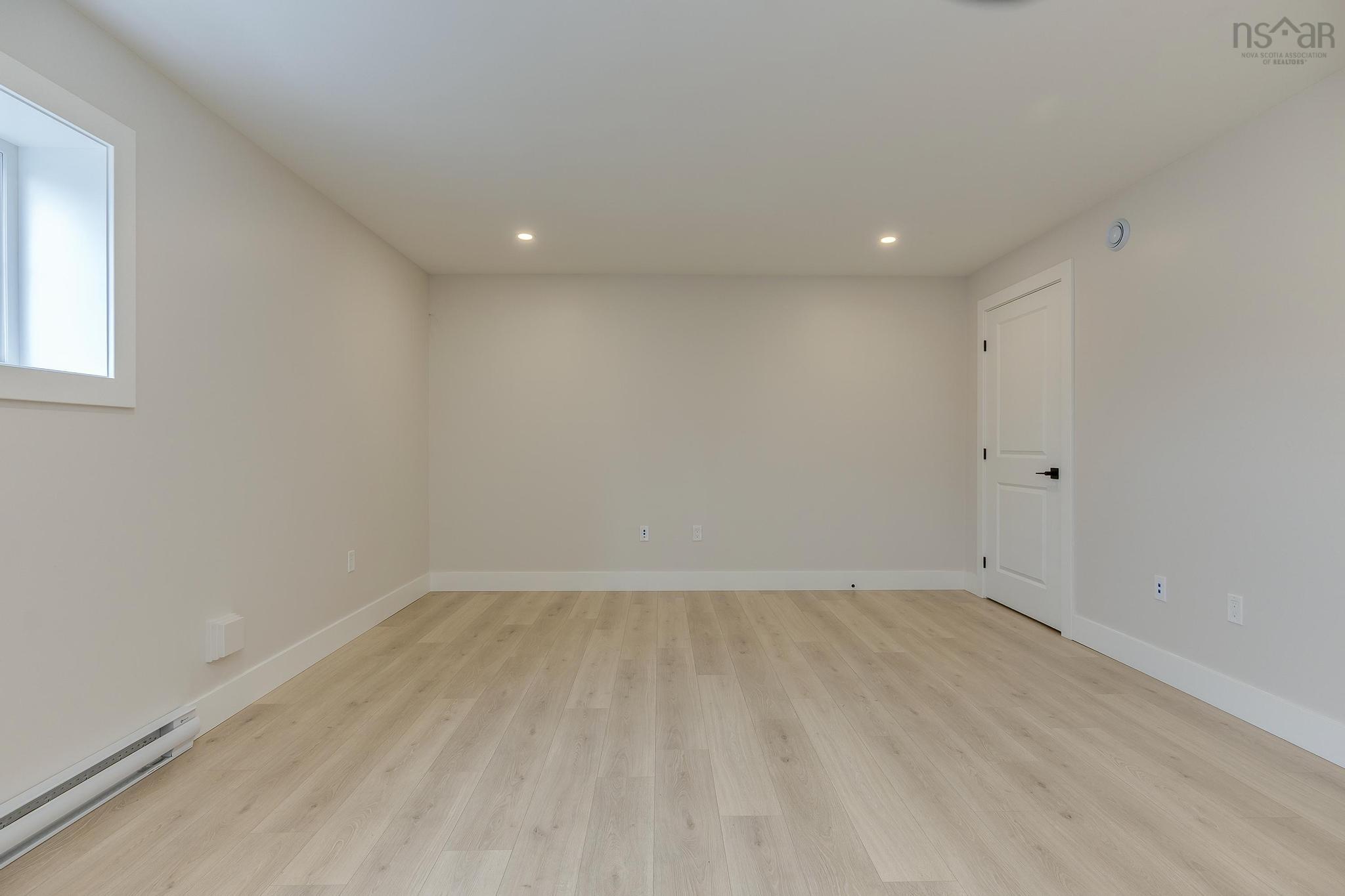$699,900.00: PC-9 34 Pearlgarden Close, Dartmouth