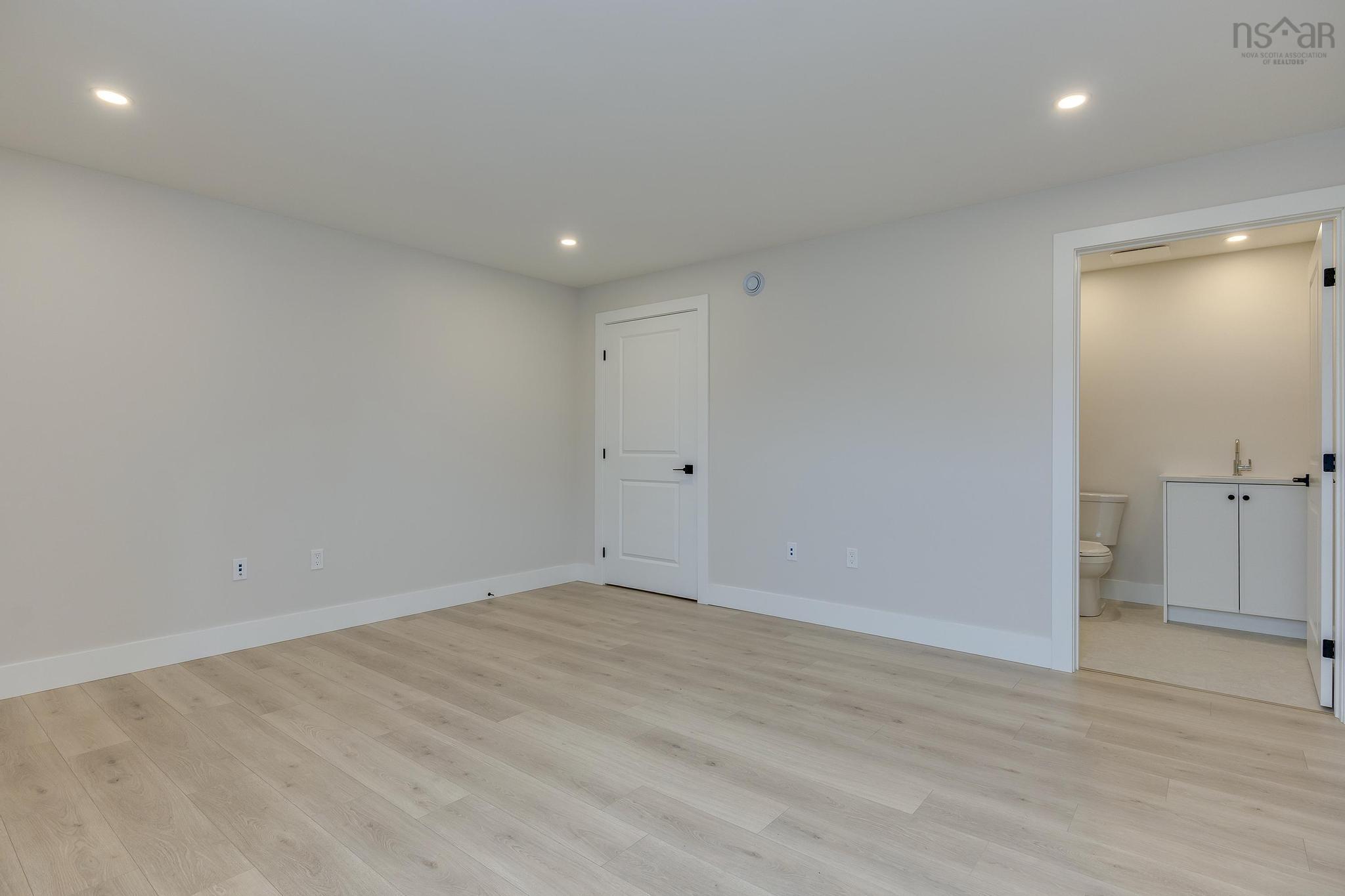 $699,900.00: PC-9 34 Pearlgarden Close, Dartmouth