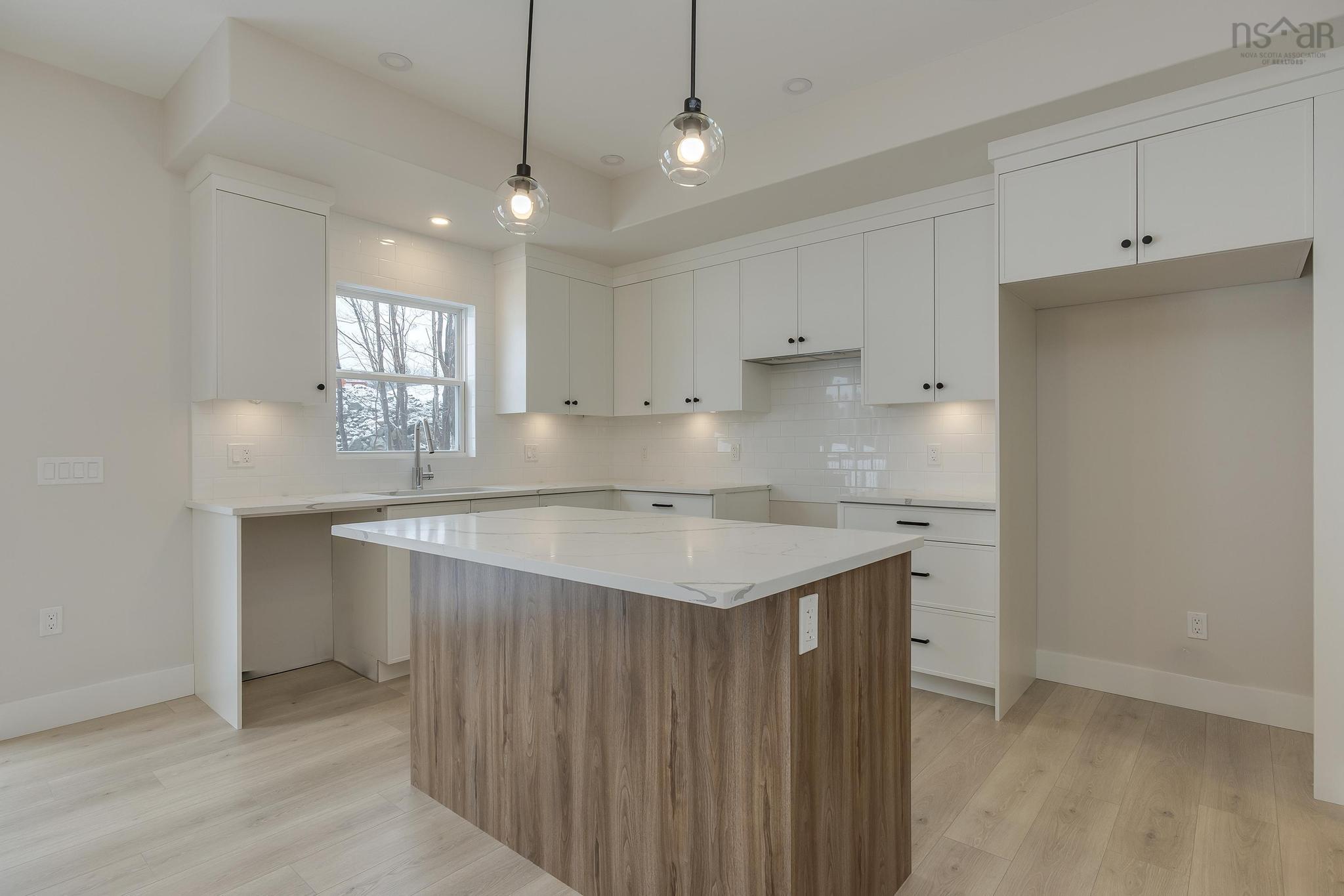 $699,900.00: PC-9 34 Pearlgarden Close, Dartmouth