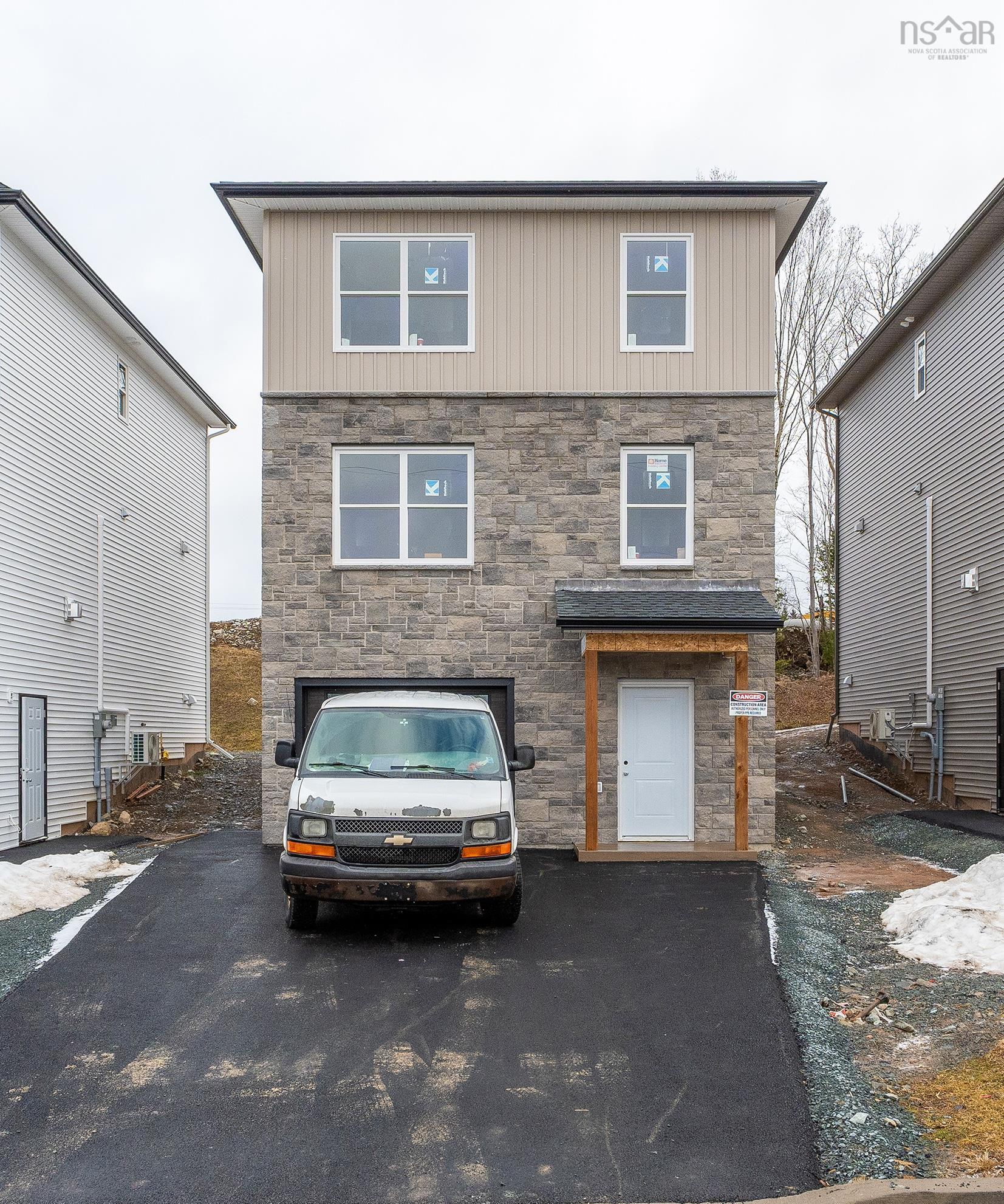 $699,900.00: 38 Pearlgarden Close, Dartmouth