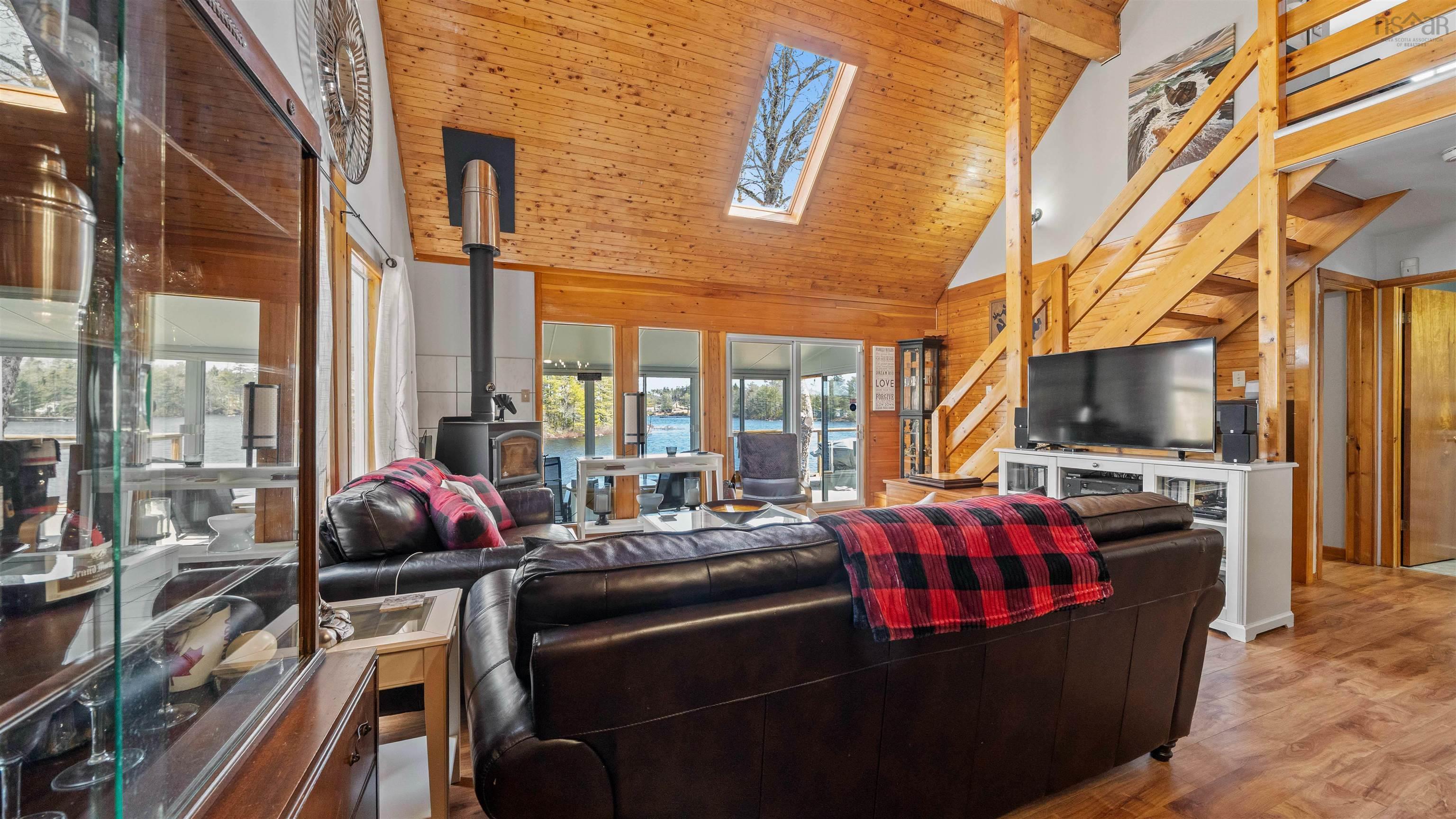 $424,900.00: 2972 Mooseland Road, River Lake