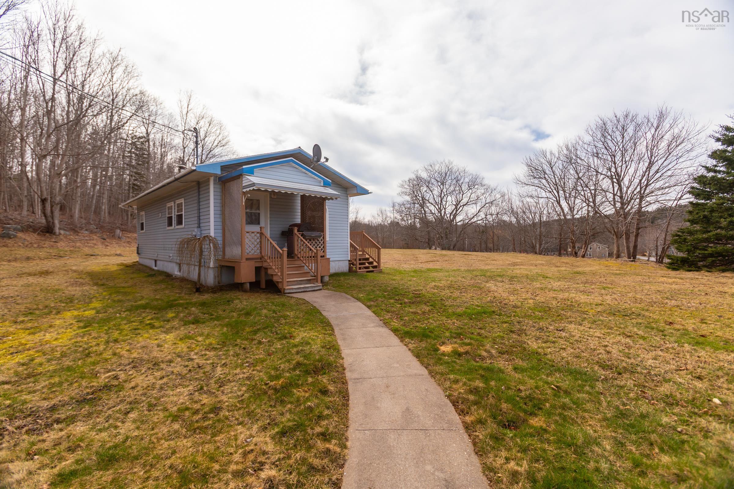 $300,000.00: 9524 Highway 8, Lequille
