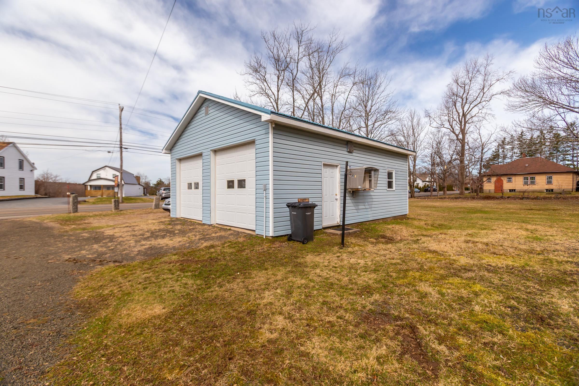 $300,000.00: 9524 Highway 8, Lequille