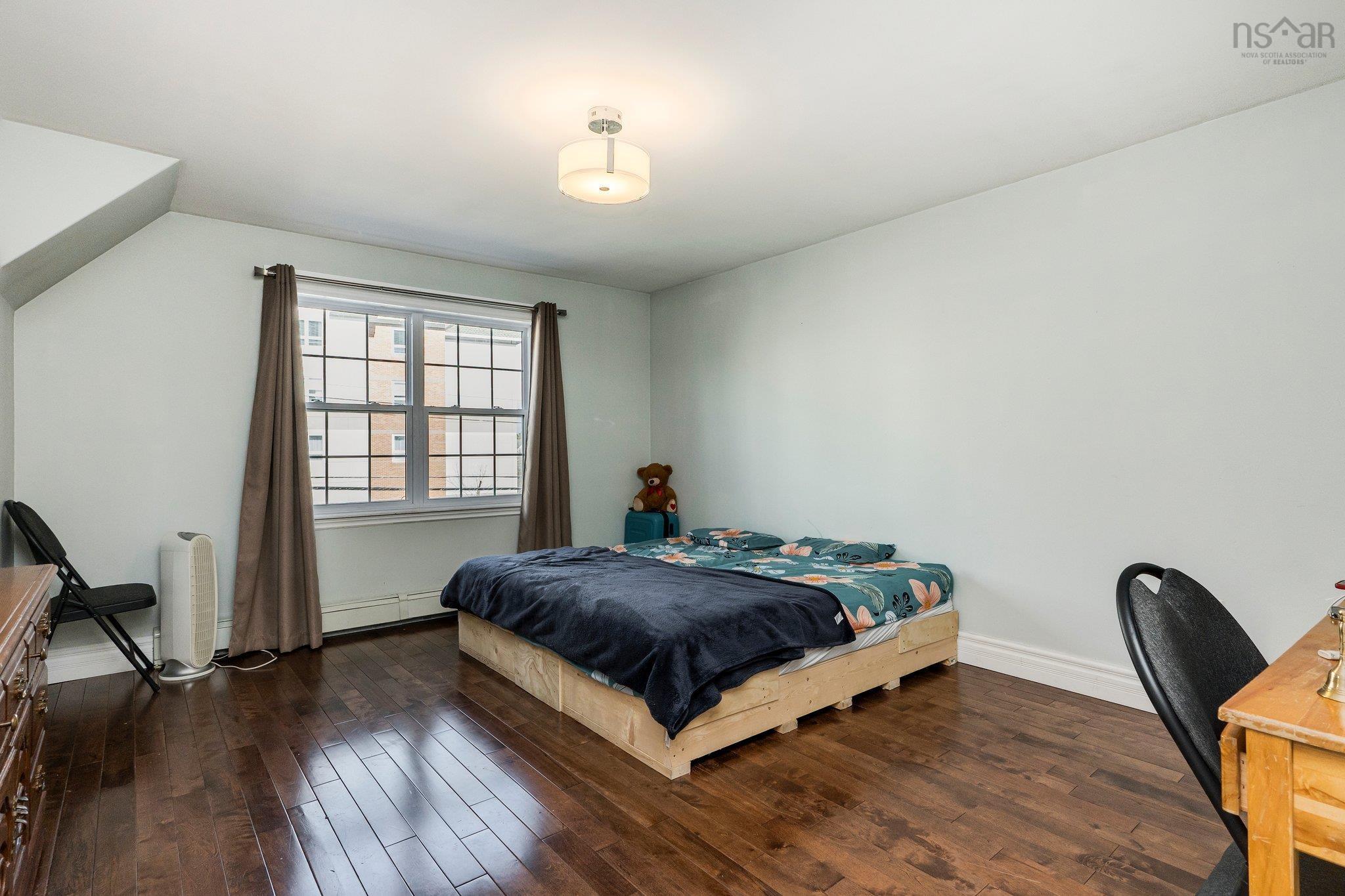 $649,900.00: 16 Prestwick Close, Halifax