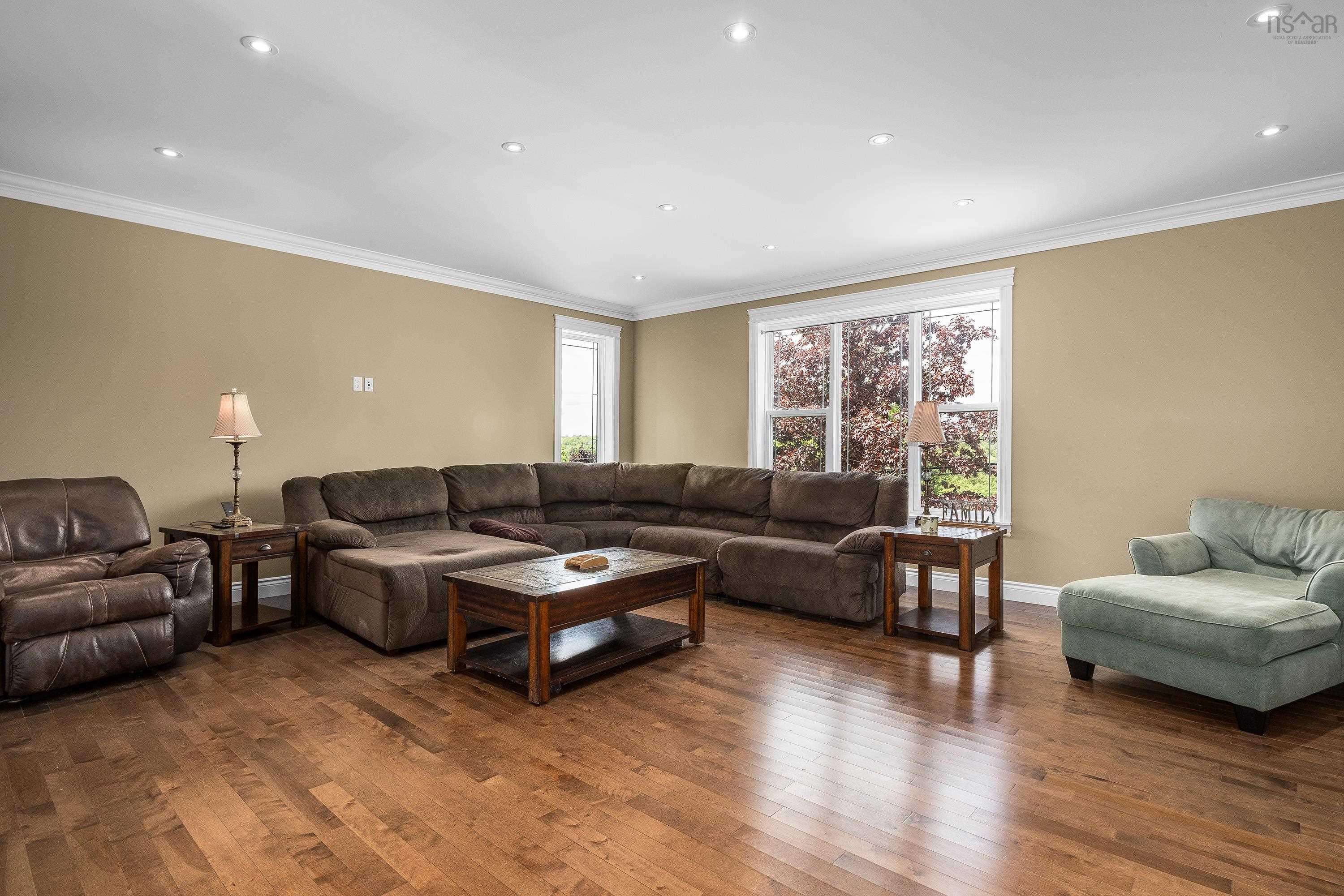$1,199,000.00: 44 Admiral Cove Drive, Bedford