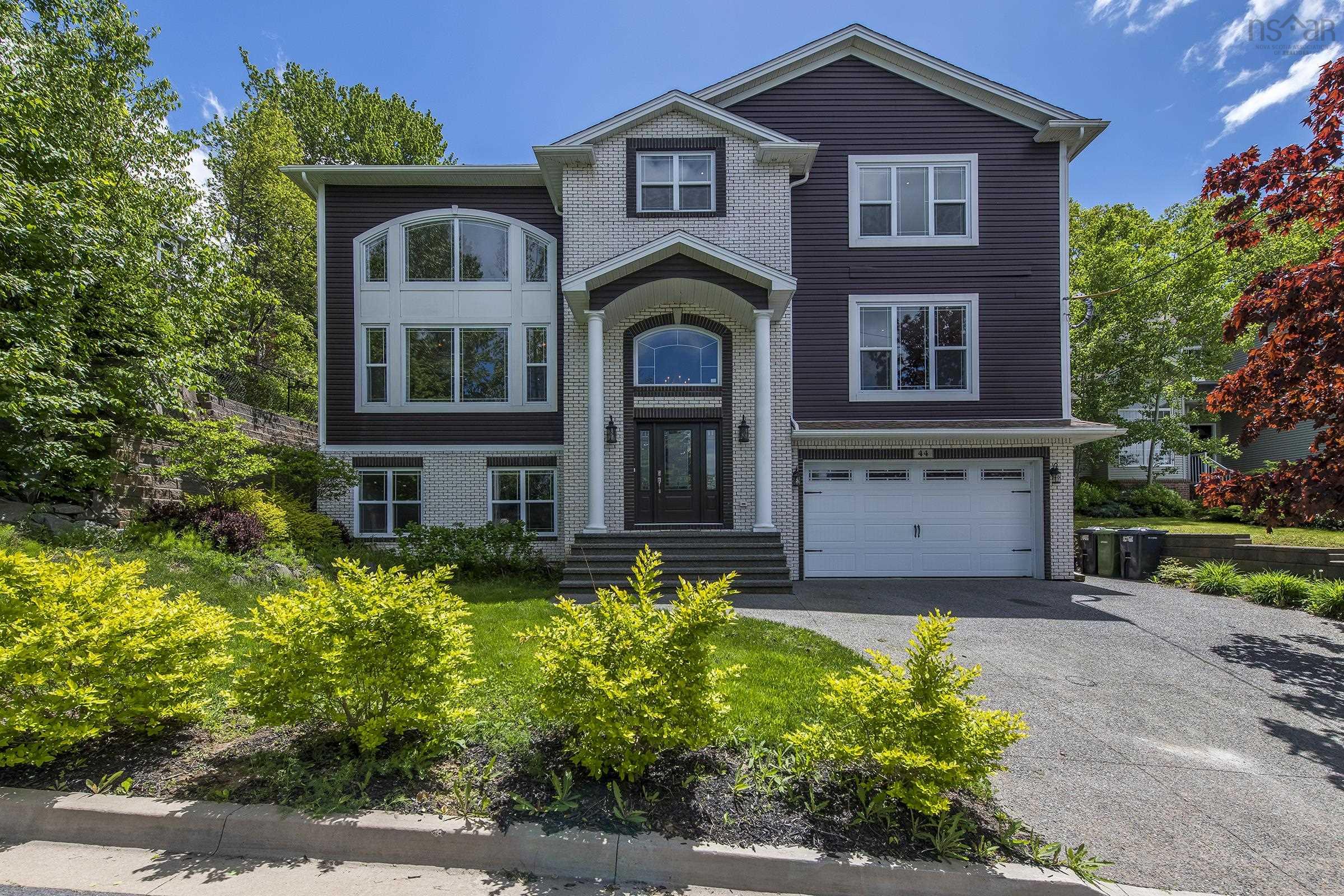 $1,199,000.00: 44 Admiral Cove Drive, Bedford