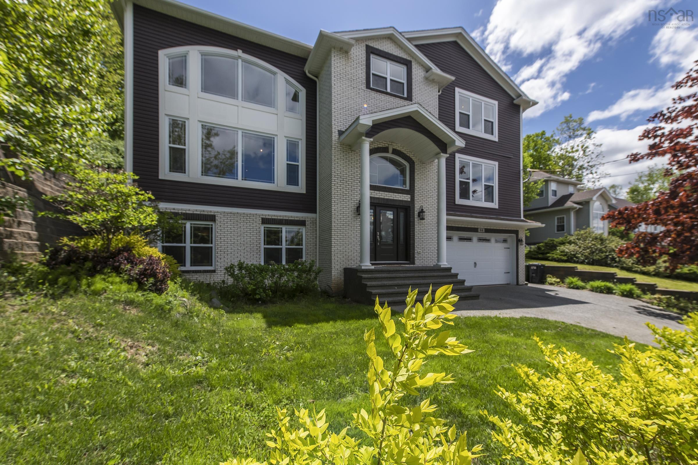 $1,199,000.00: 44 Admiral Cove Drive, Bedford