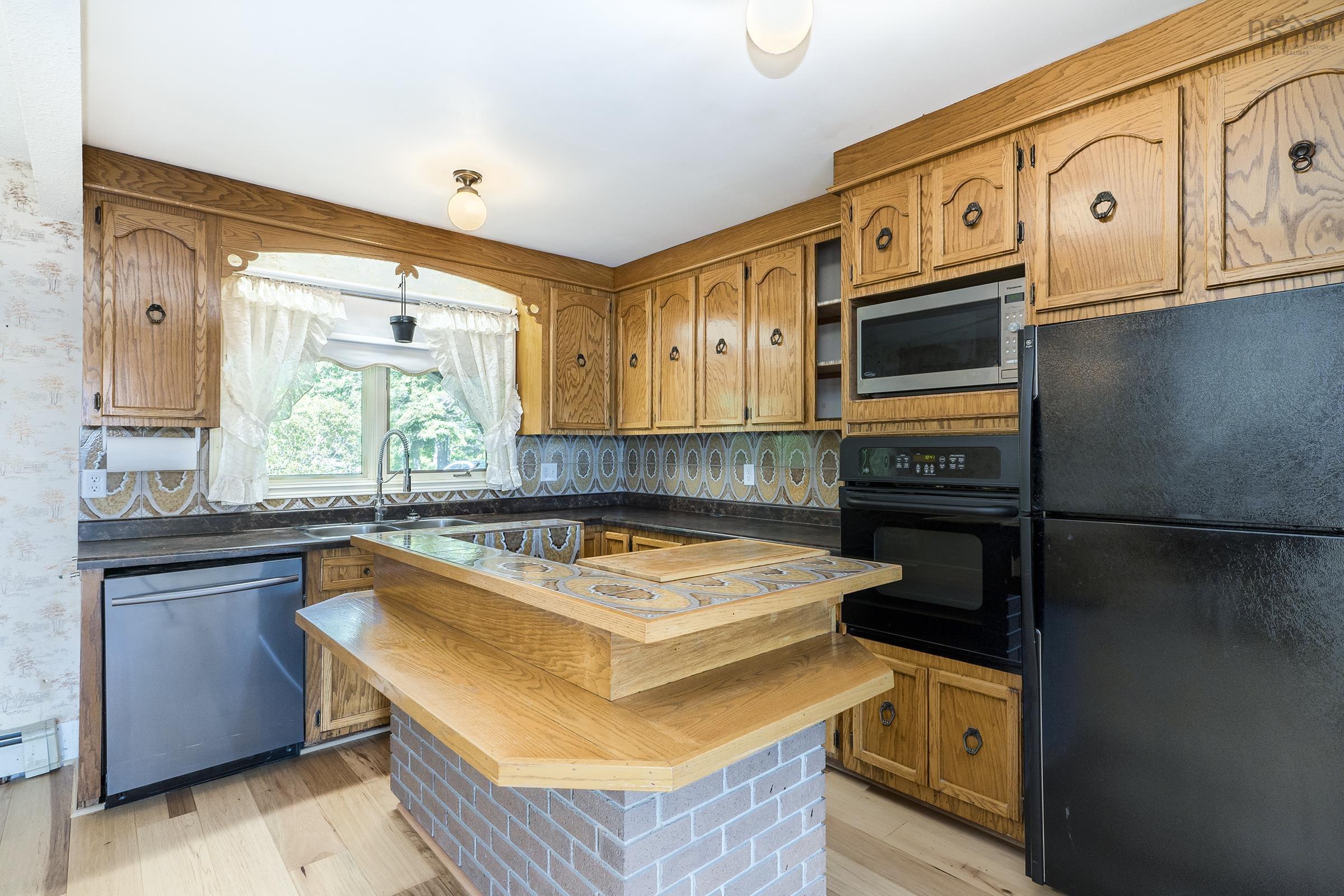 $649,900.00: 45 Karen Crescent, Porters Lake