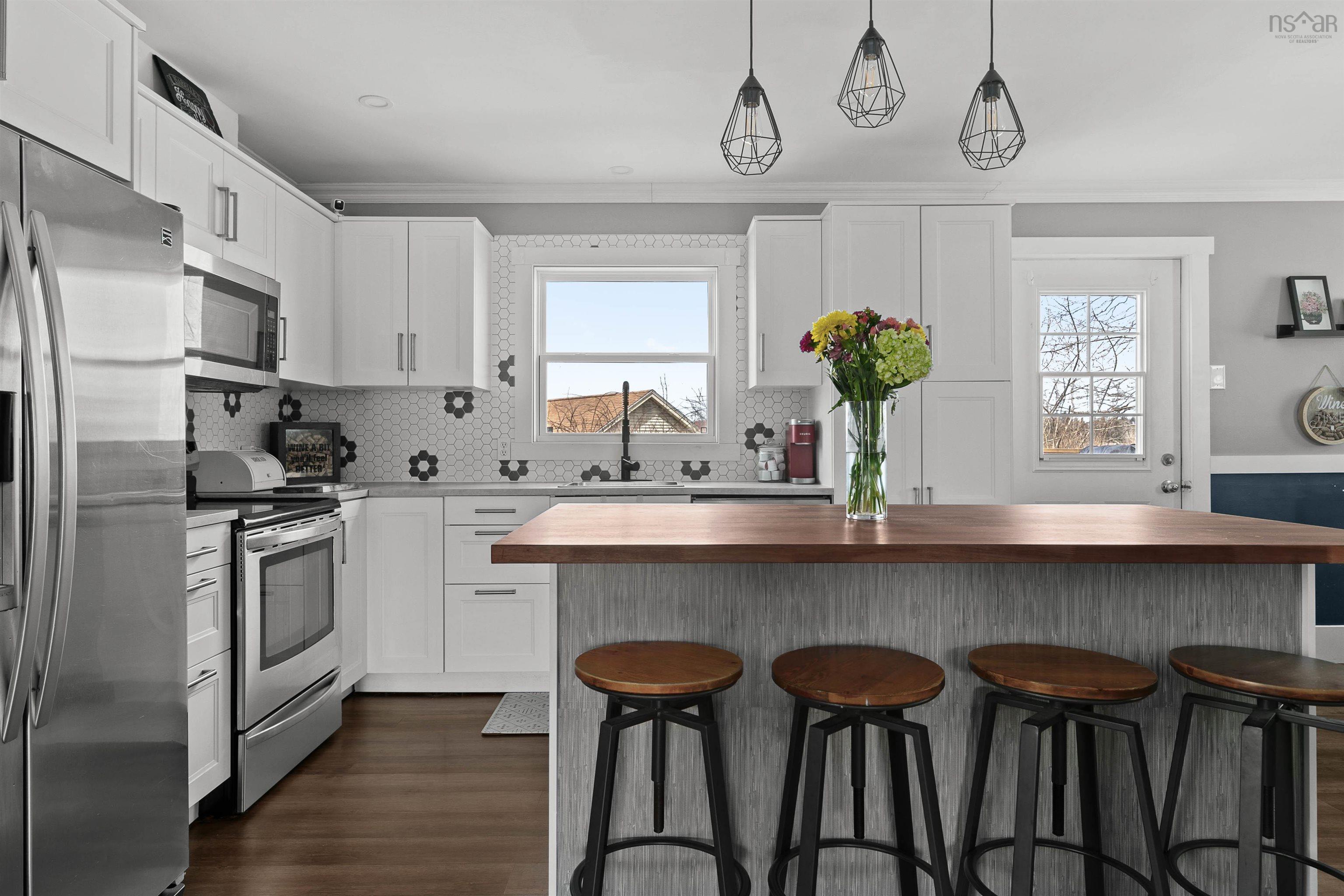 $499,900.00: 18 Armcrest Drive, Lower Sackville