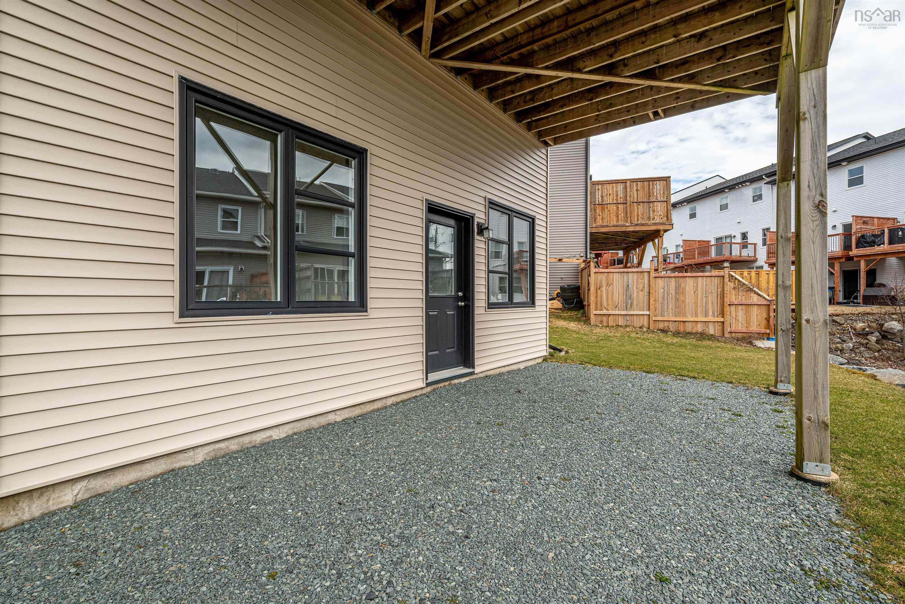 $749,000.00: 94 Hadley Crescent, Long Lake