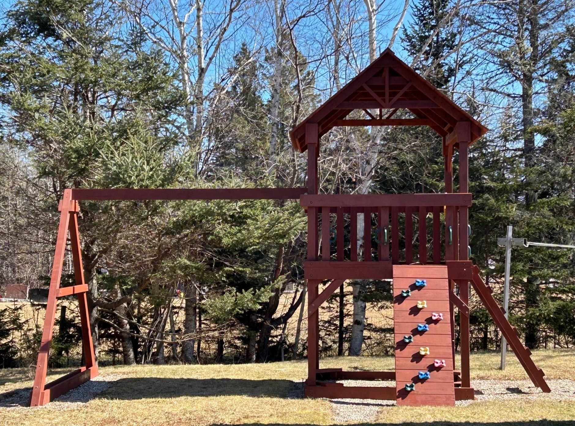 $729,000.00: 7354 Highway 329, East River Point