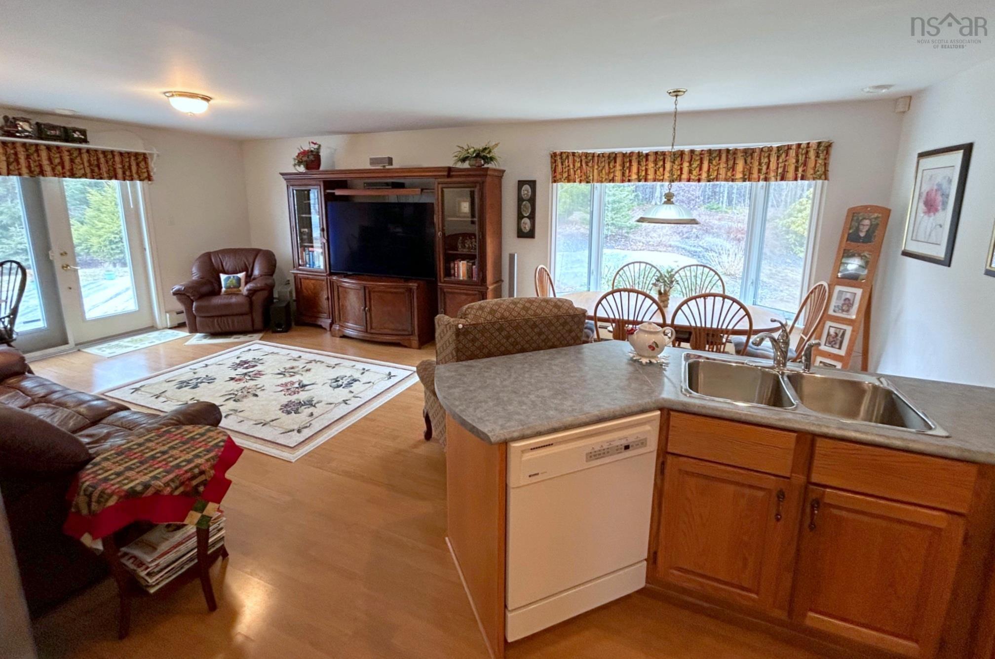 $729,000.00: 7354 Highway 329, East River Point