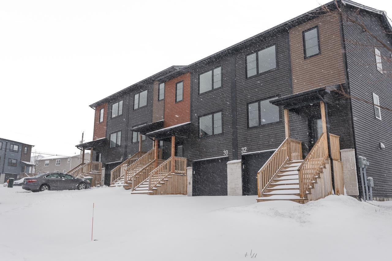 $609,900.00: 28 Flatrock Crescent, Beechville