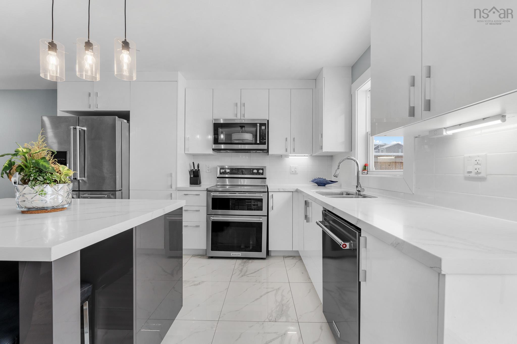 $609,900.00: 28 Flatrock Crescent, Beechville