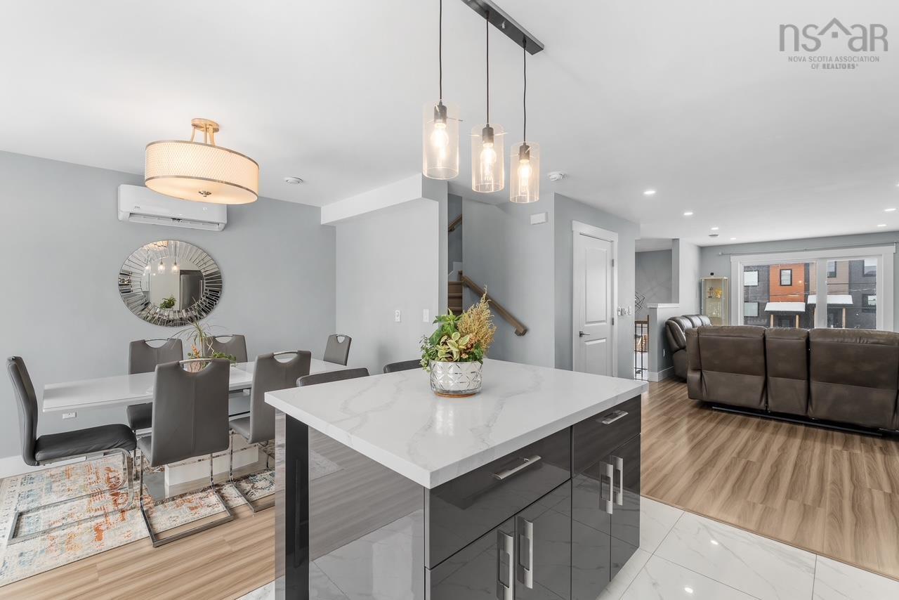 $609,900.00: 28 Flatrock Crescent, Beechville