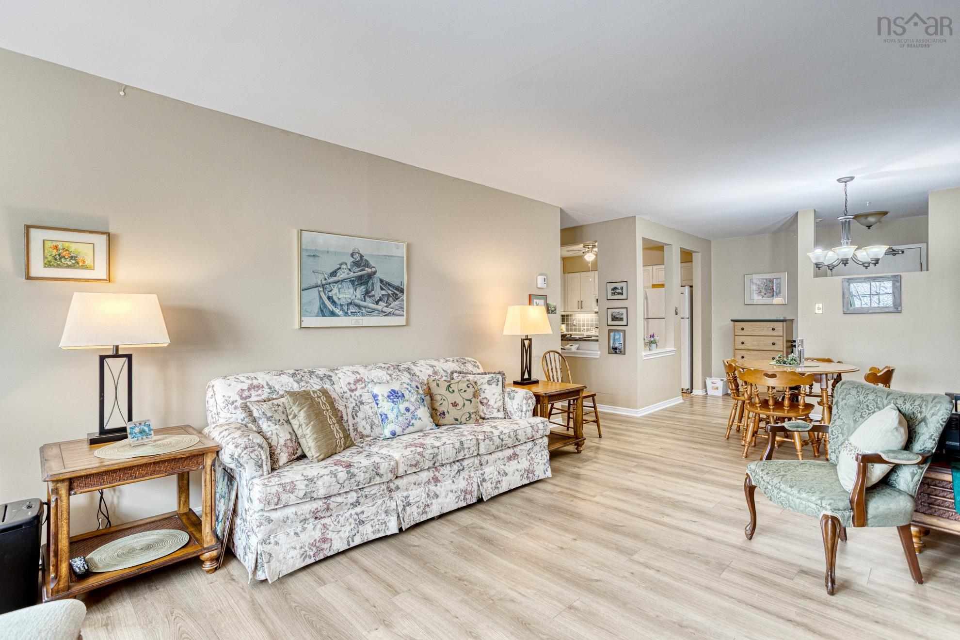 $339,900.00: 310 83 Kearney Lake Road, Halifax