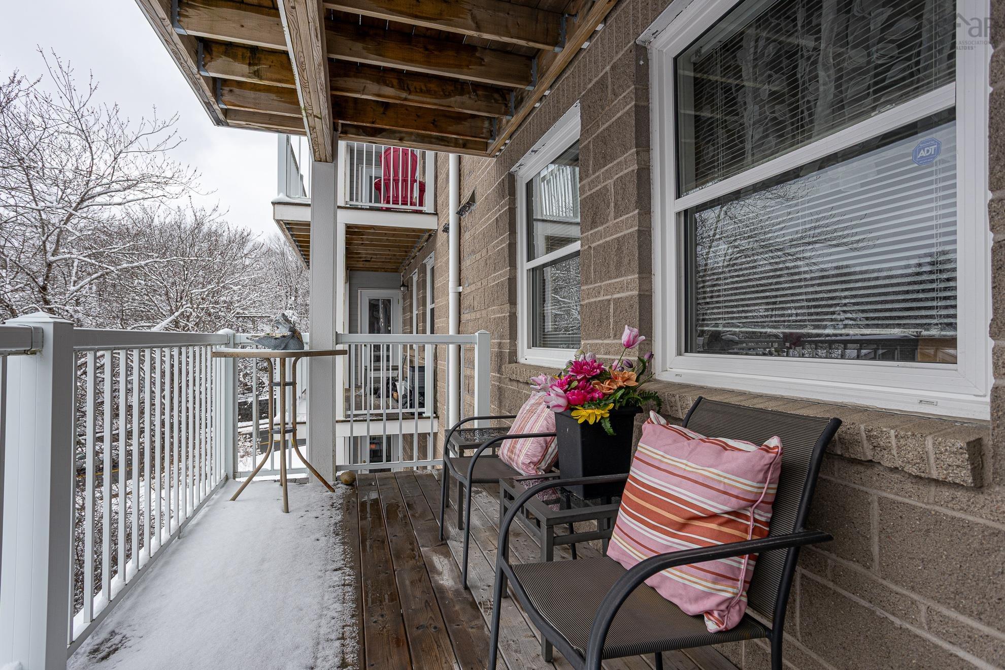 $339,900.00: 310 83 Kearney Lake Road, Halifax