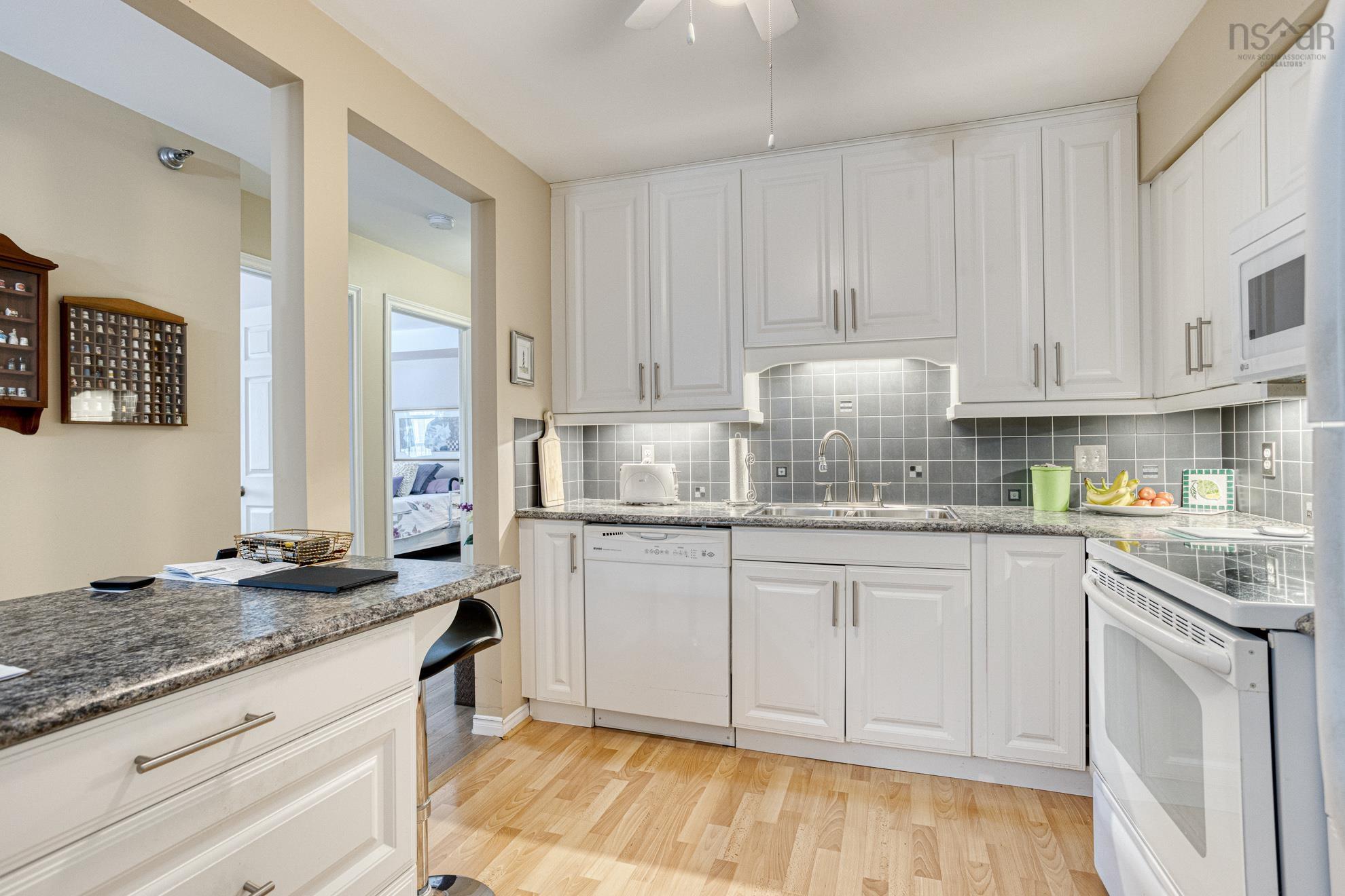 $339,900.00: 310 83 Kearney Lake Road, Halifax