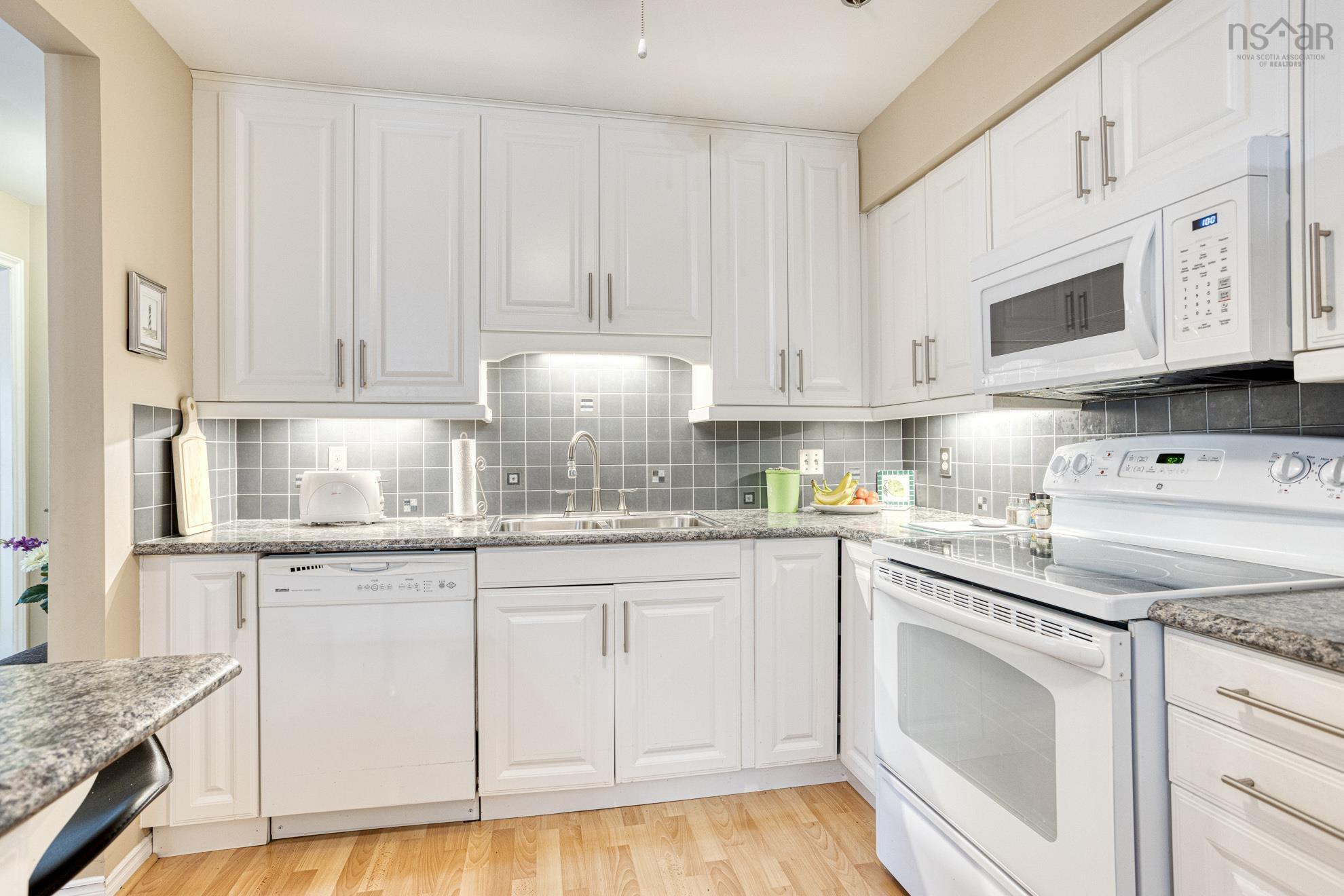 $339,900.00: 310 83 Kearney Lake Road, Halifax