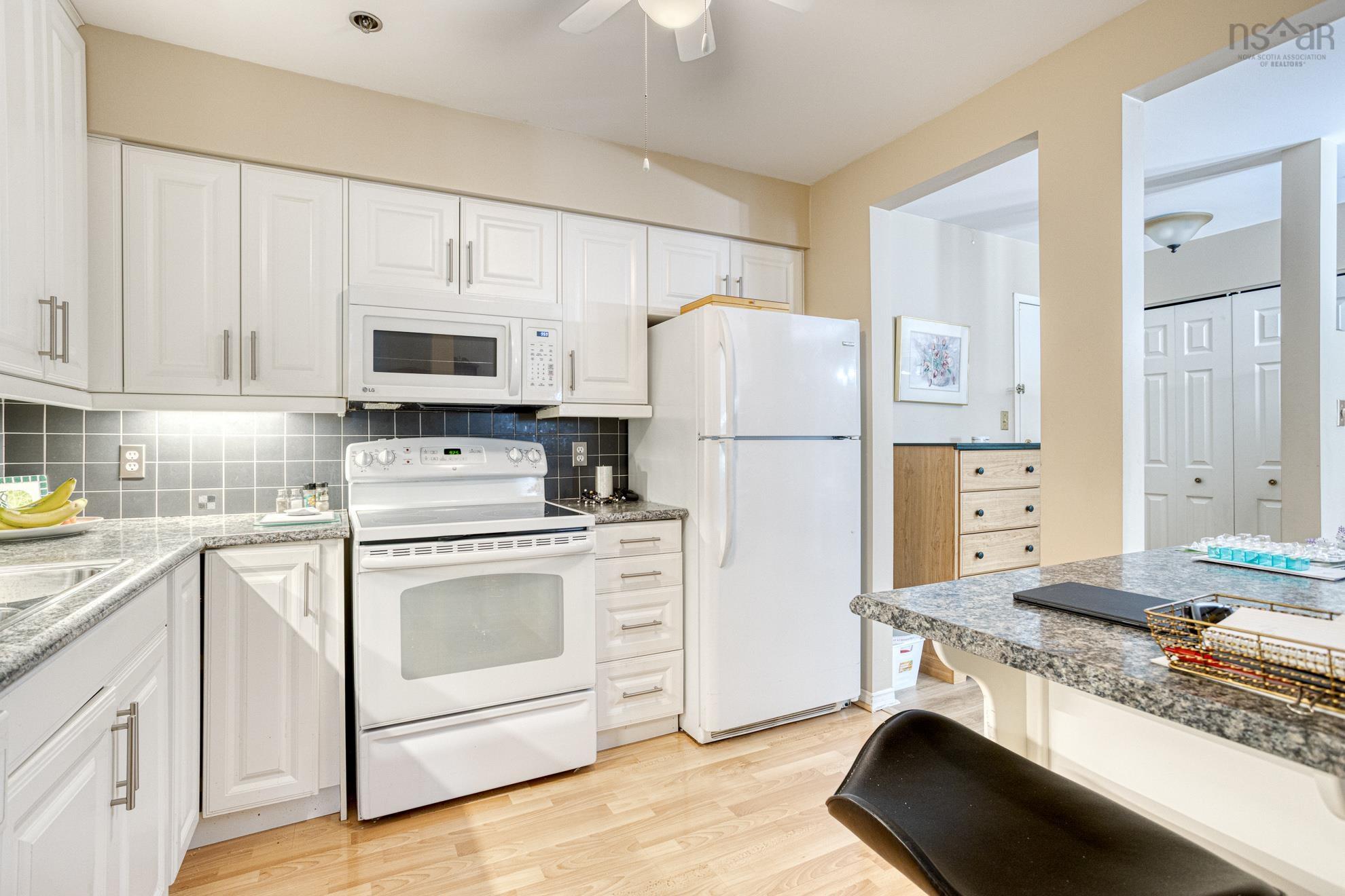 $339,900.00: 310 83 Kearney Lake Road, Halifax
