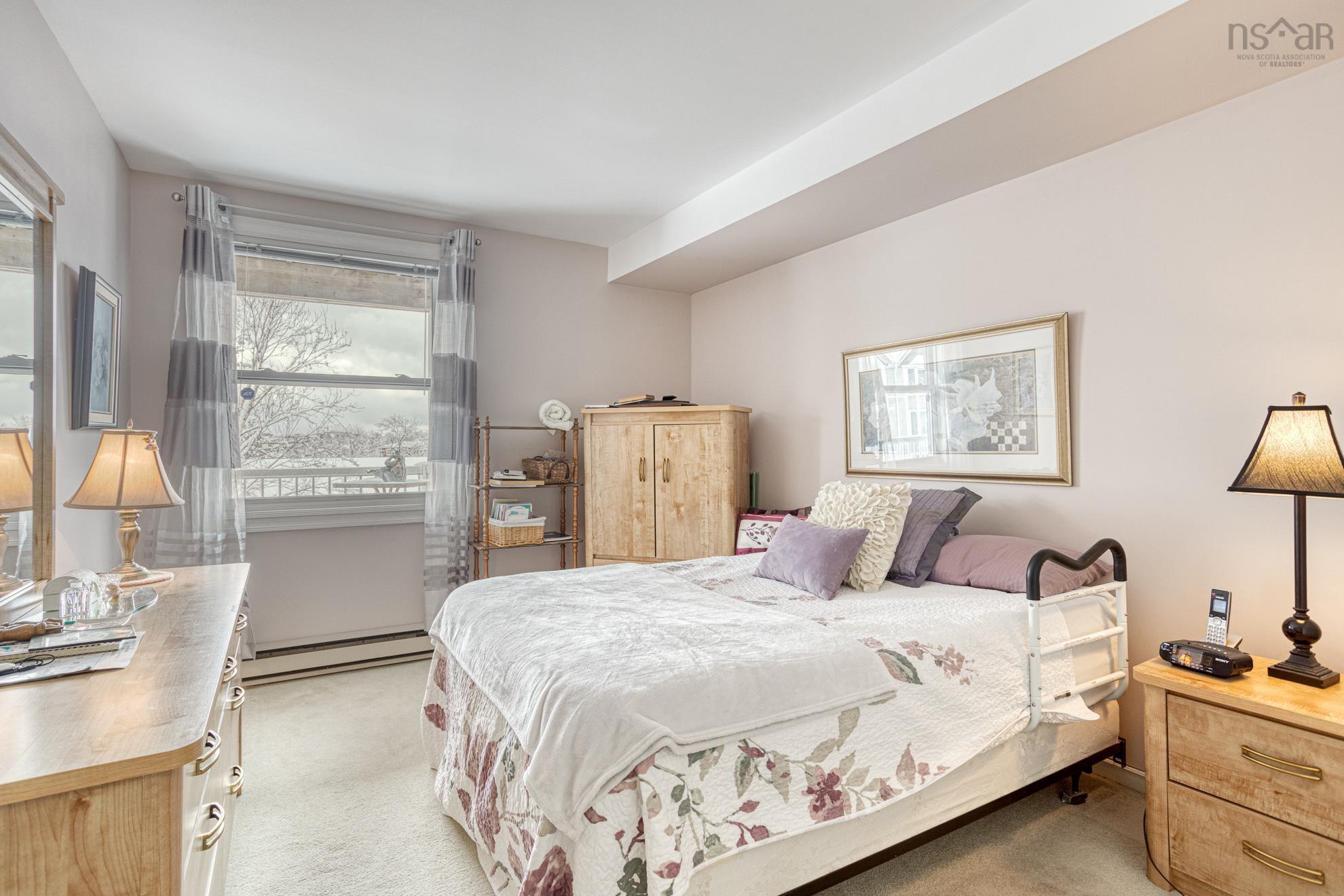 $339,900.00: 310 83 Kearney Lake Road, Halifax