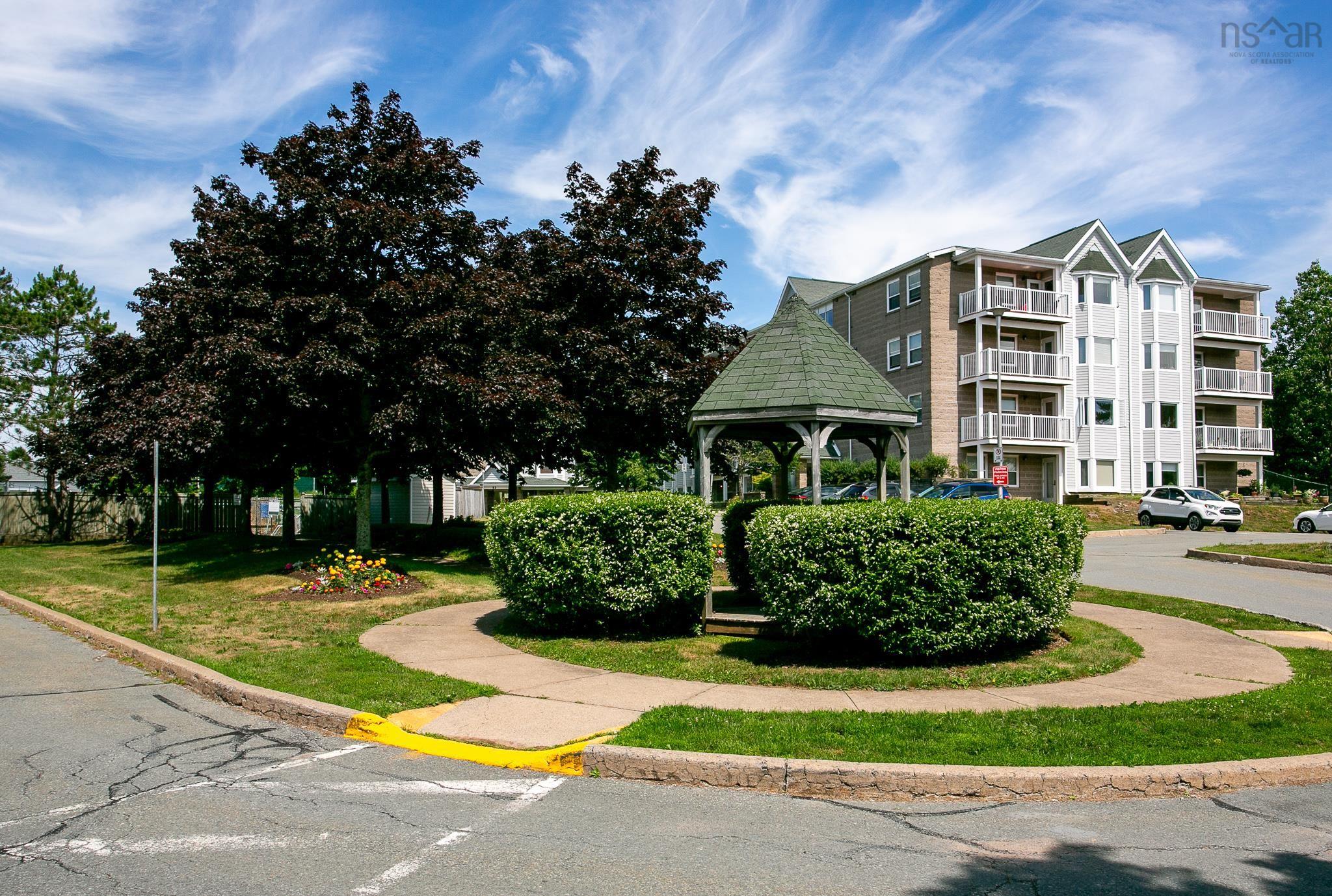 $339,900.00: 310 83 Kearney Lake Road, Halifax