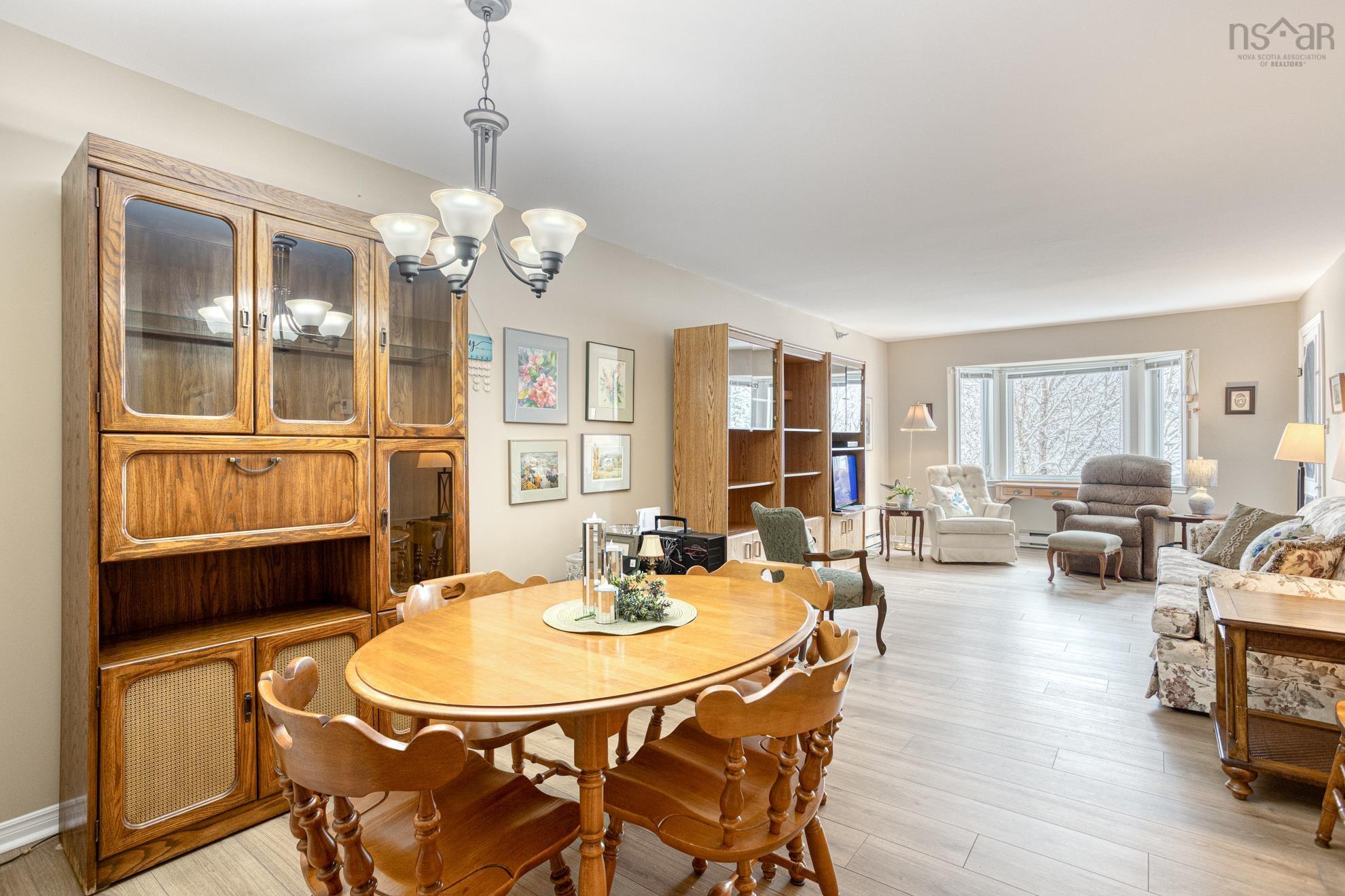 $339,900.00: 310 83 Kearney Lake Road, Halifax