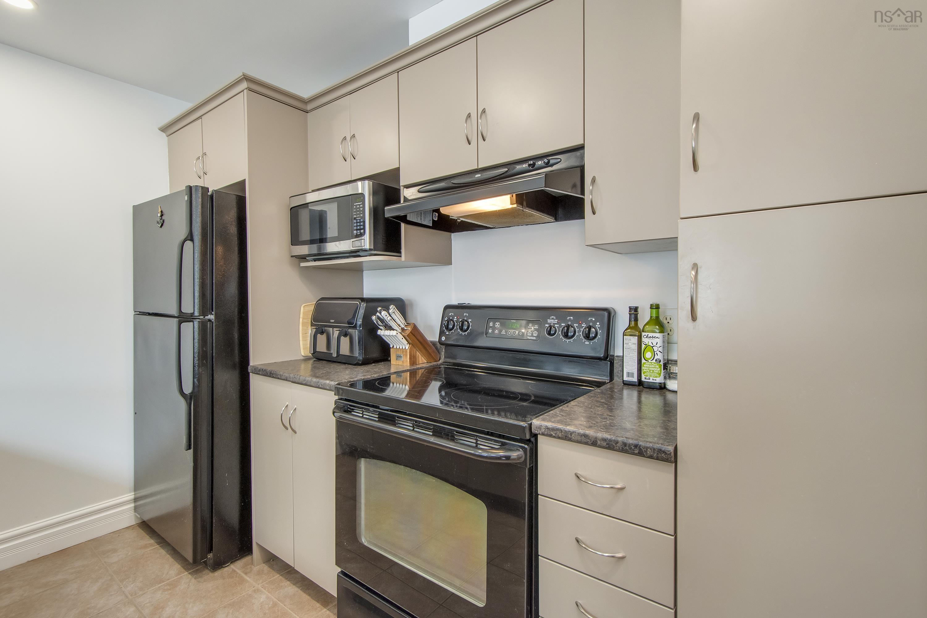 $385,000.00: 406 647 Bedford Highway, Halifax