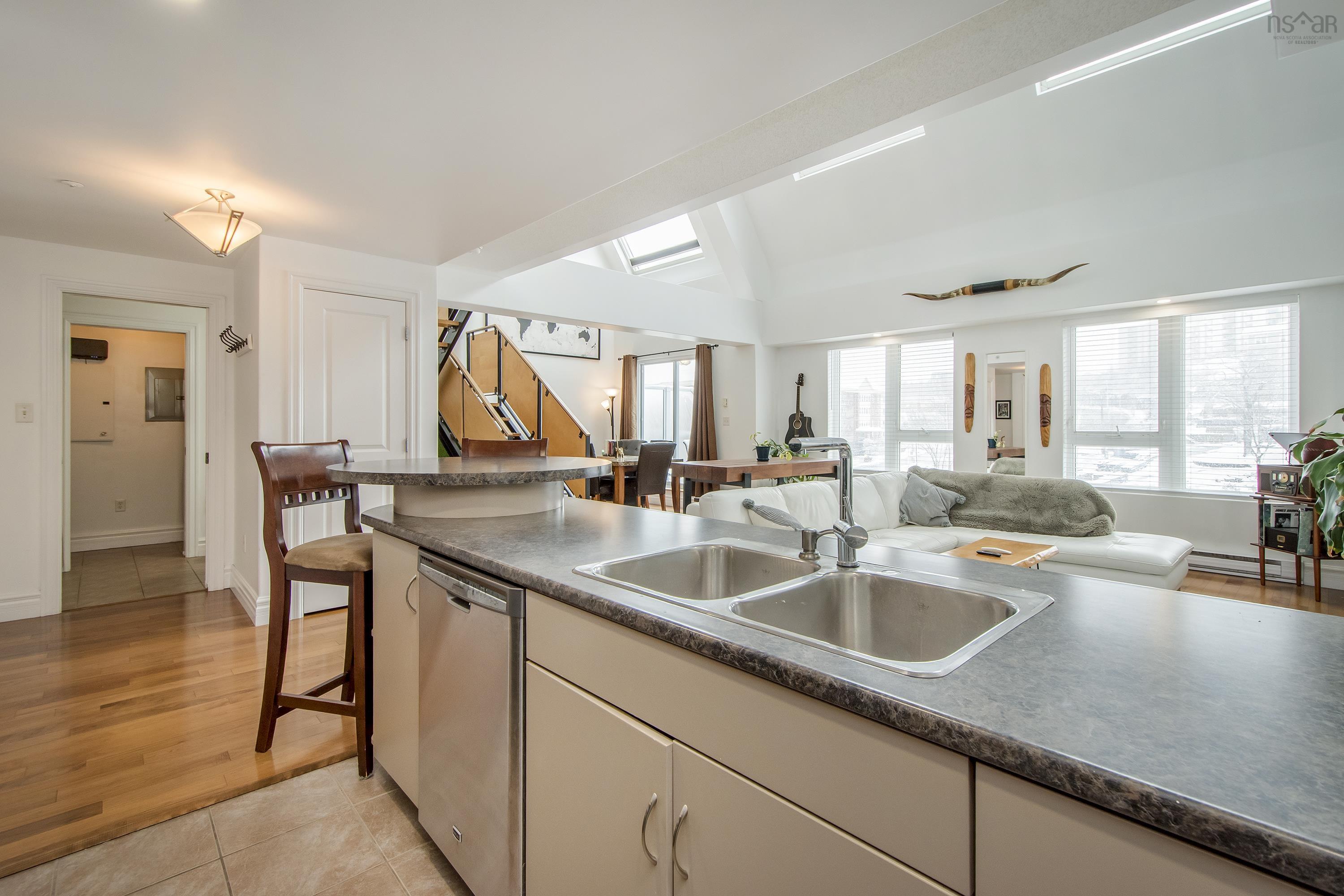 $385,000.00: 406 647 Bedford Highway, Halifax