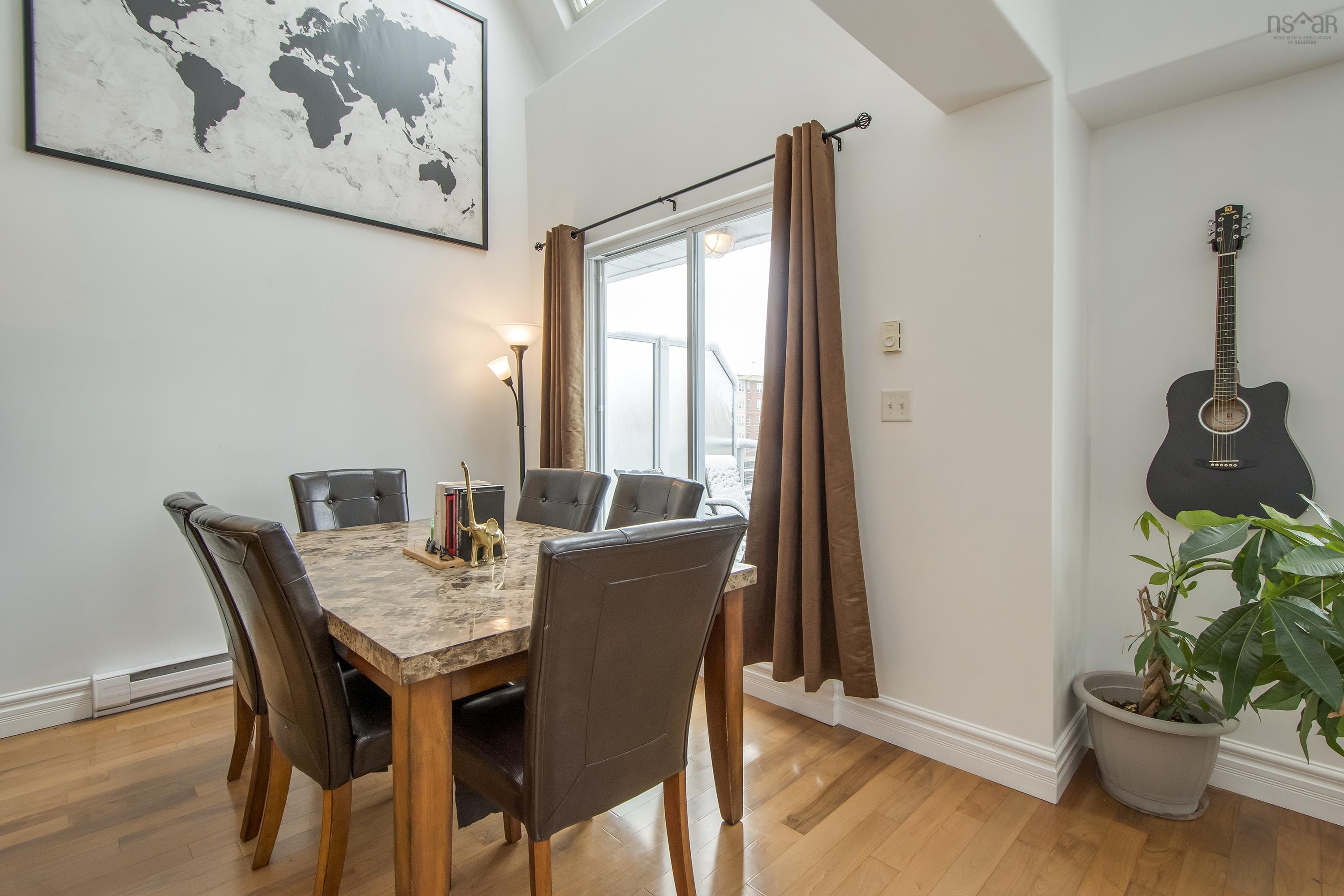 $385,000.00: 406 647 Bedford Highway, Halifax