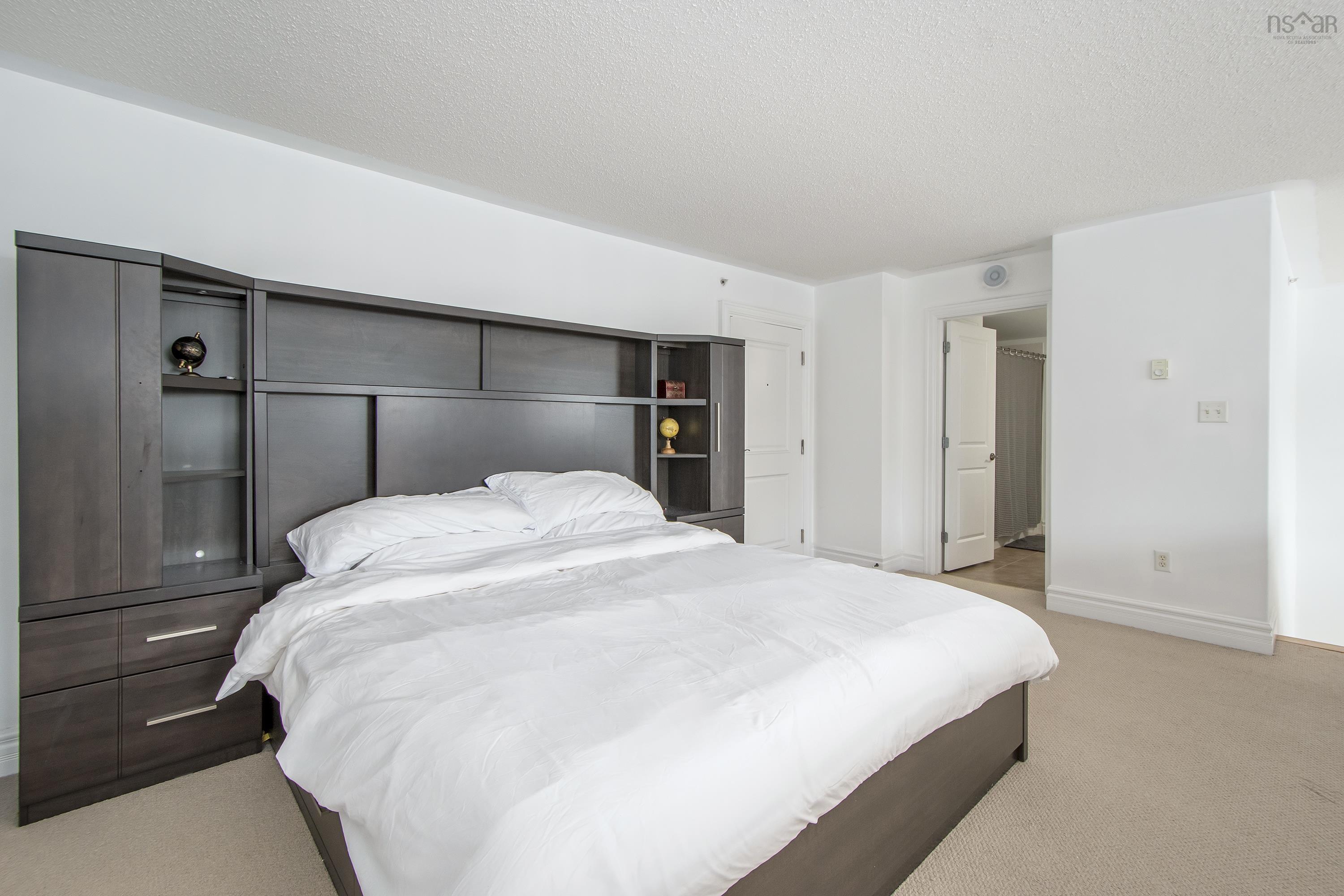 $385,000.00: 406 647 Bedford Highway, Halifax