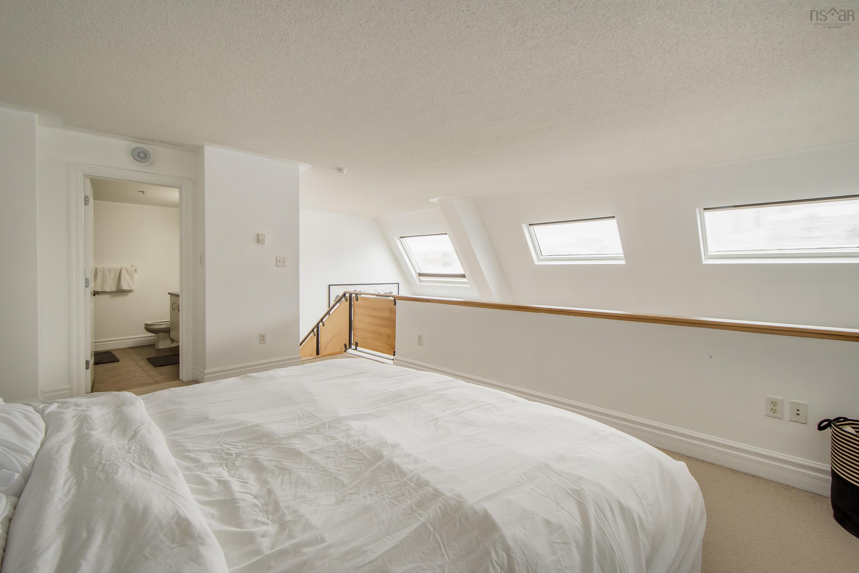 $385,000.00: 406 647 Bedford Highway, Halifax