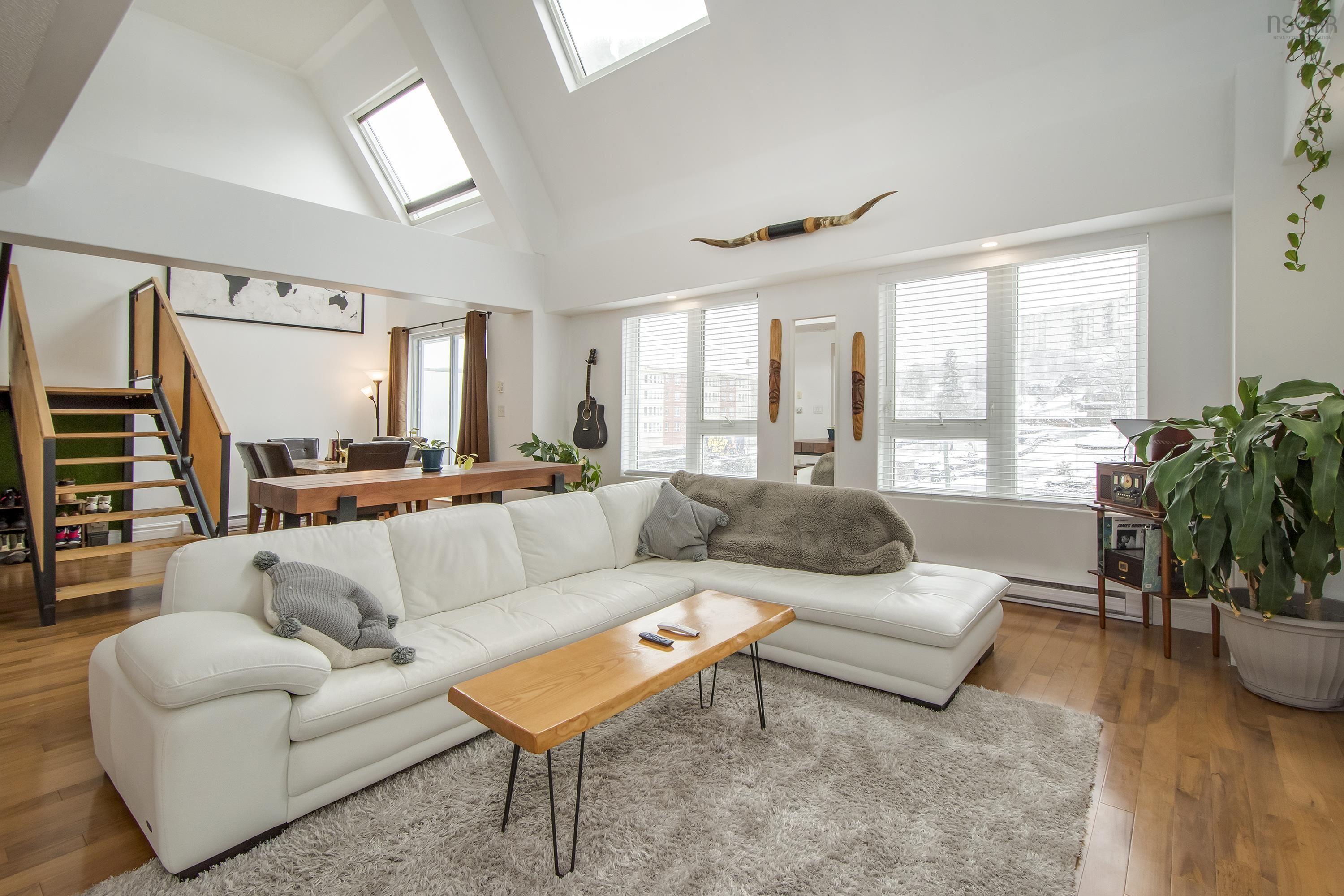 $385,000.00: 406 647 Bedford Highway, Halifax