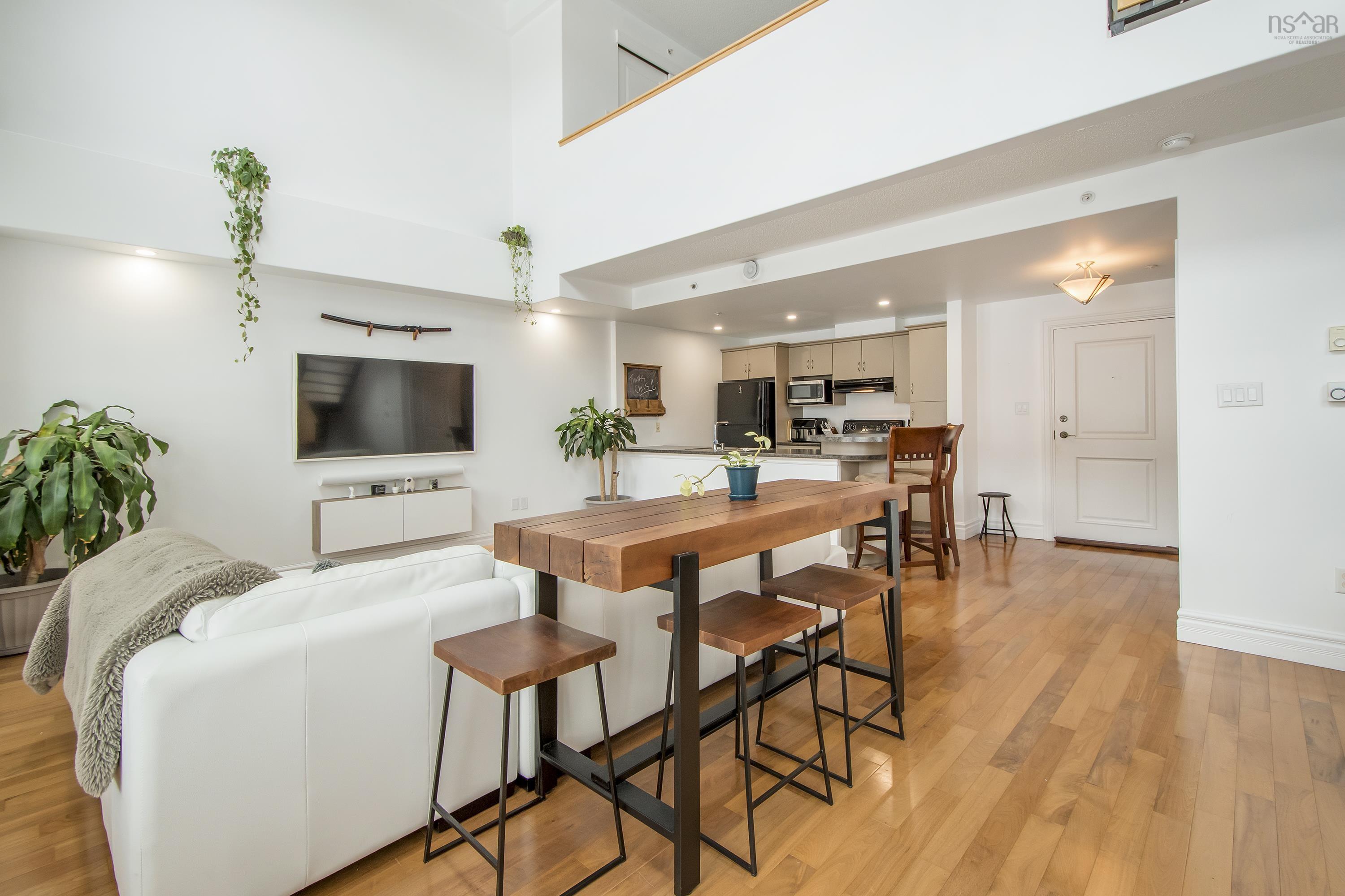 $385,000.00: 406 647 Bedford Highway, Halifax