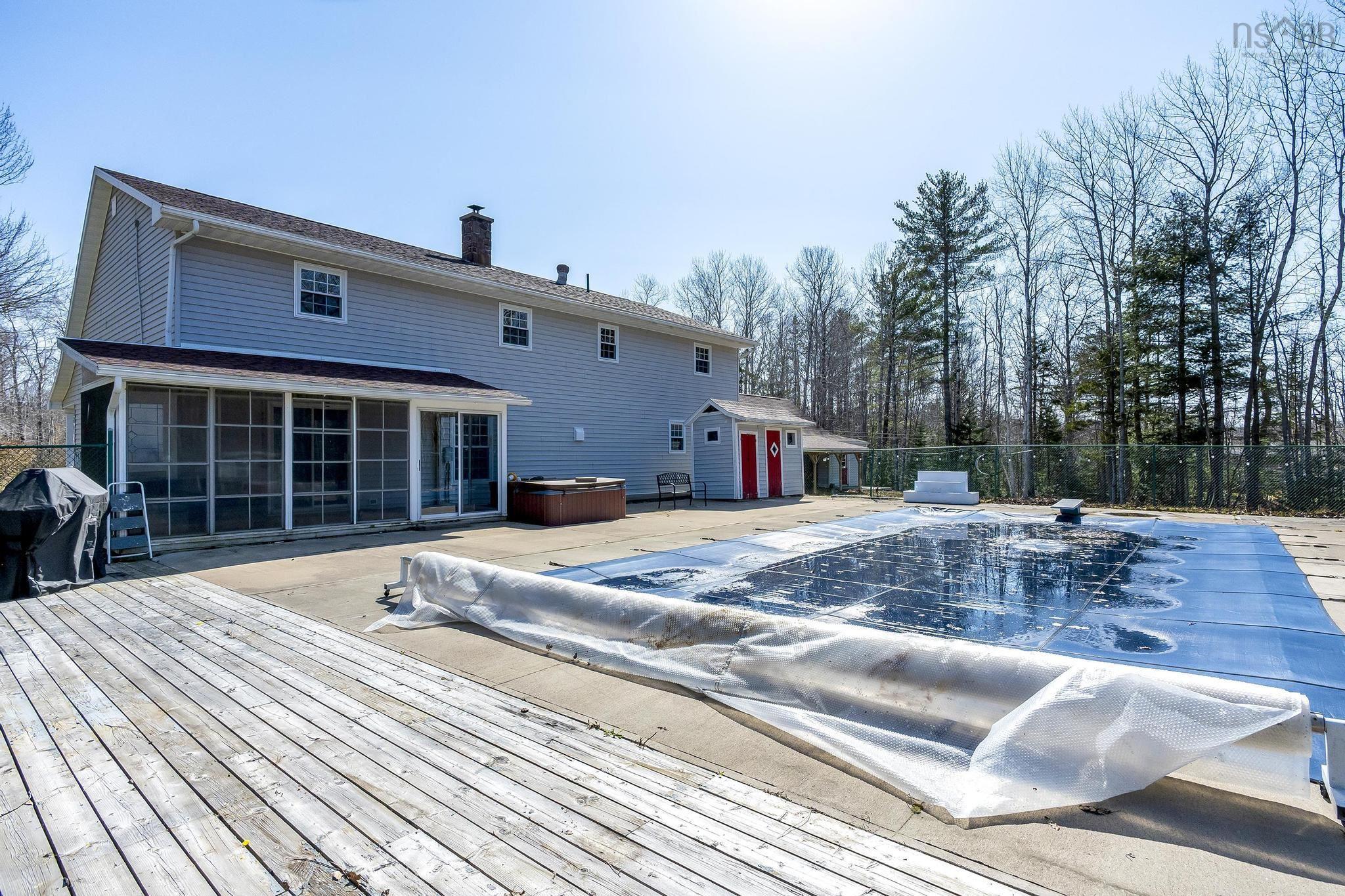 $674,900.00: 33 Hall Road S, Greenwood