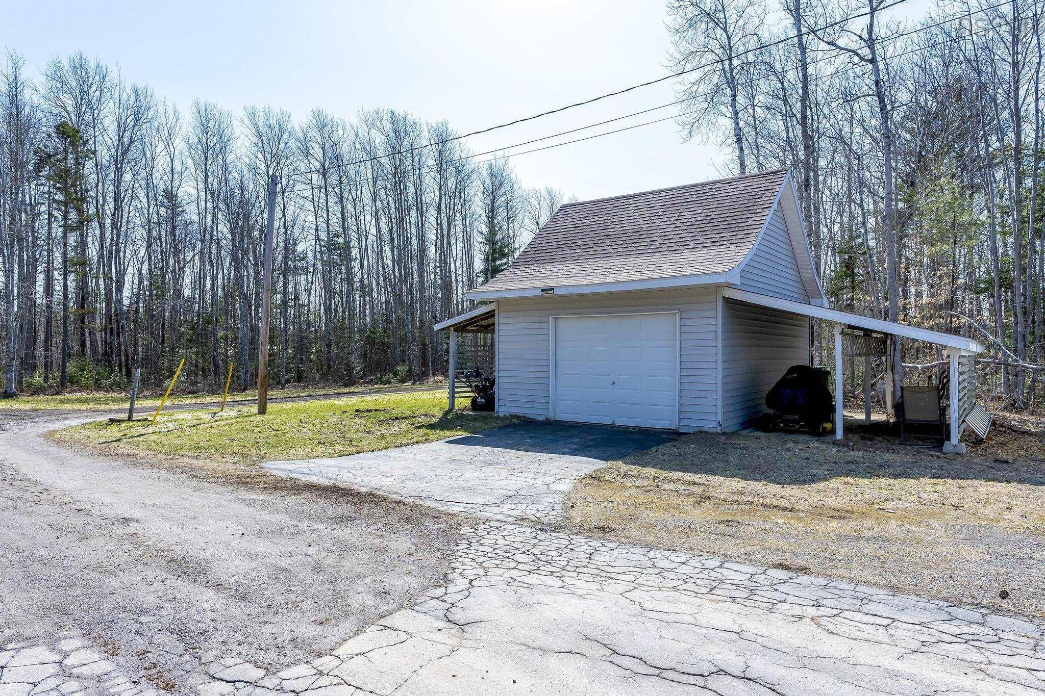 $674,900.00: 33 Hall Road S, Greenwood