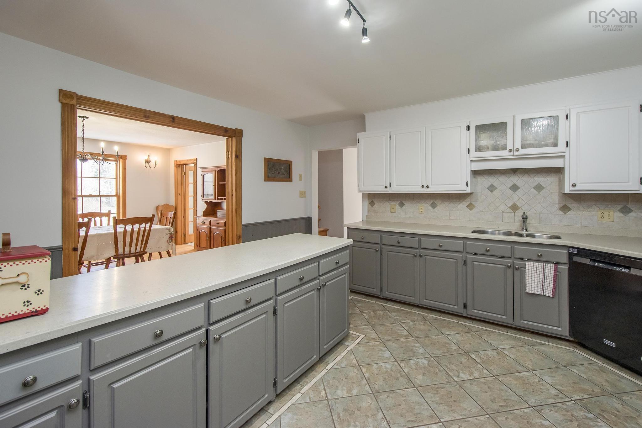 $674,900.00: 33 Hall Road S, Greenwood
