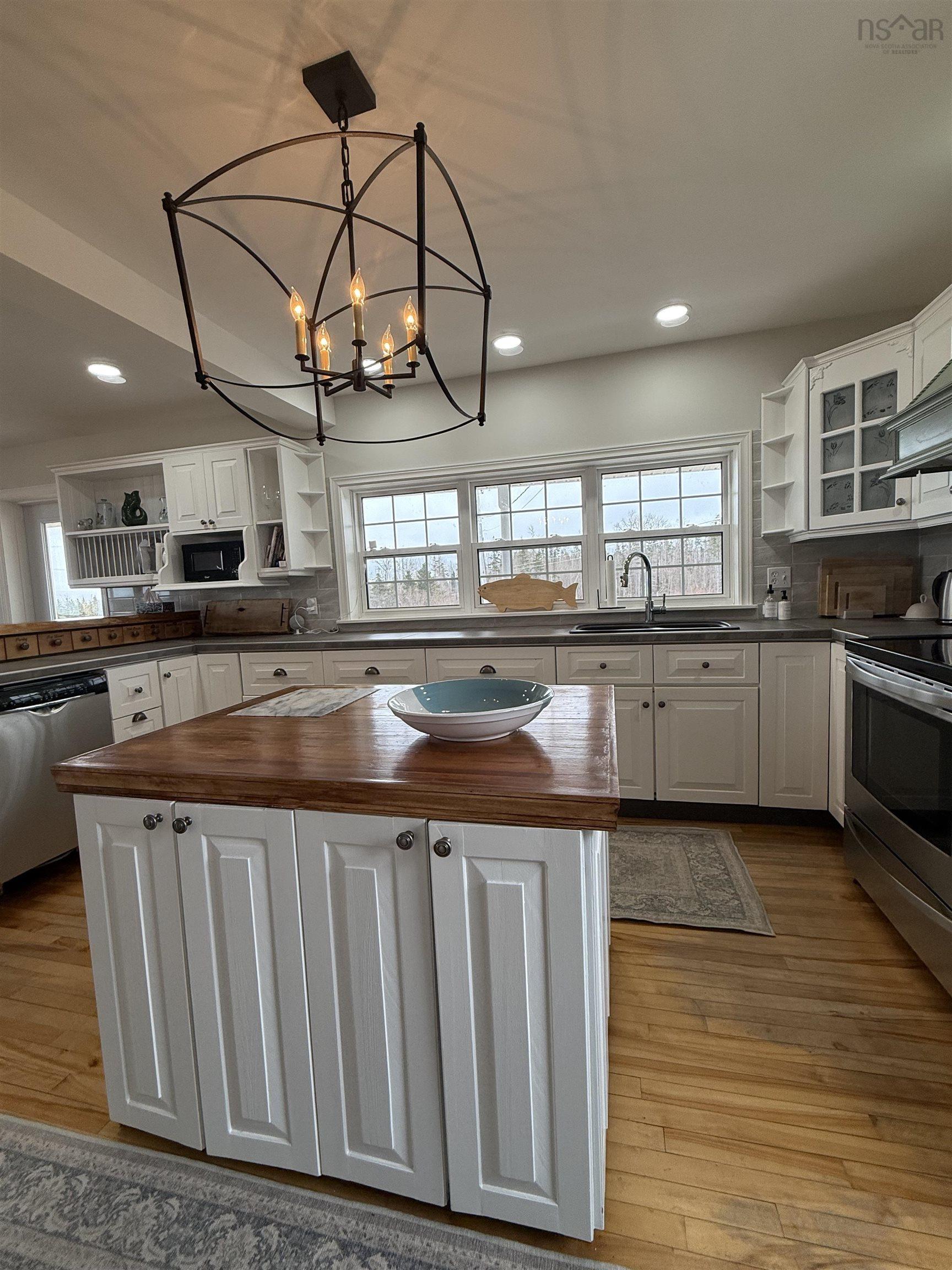 $624,999.00: 9802 4 Highway, Tracadie