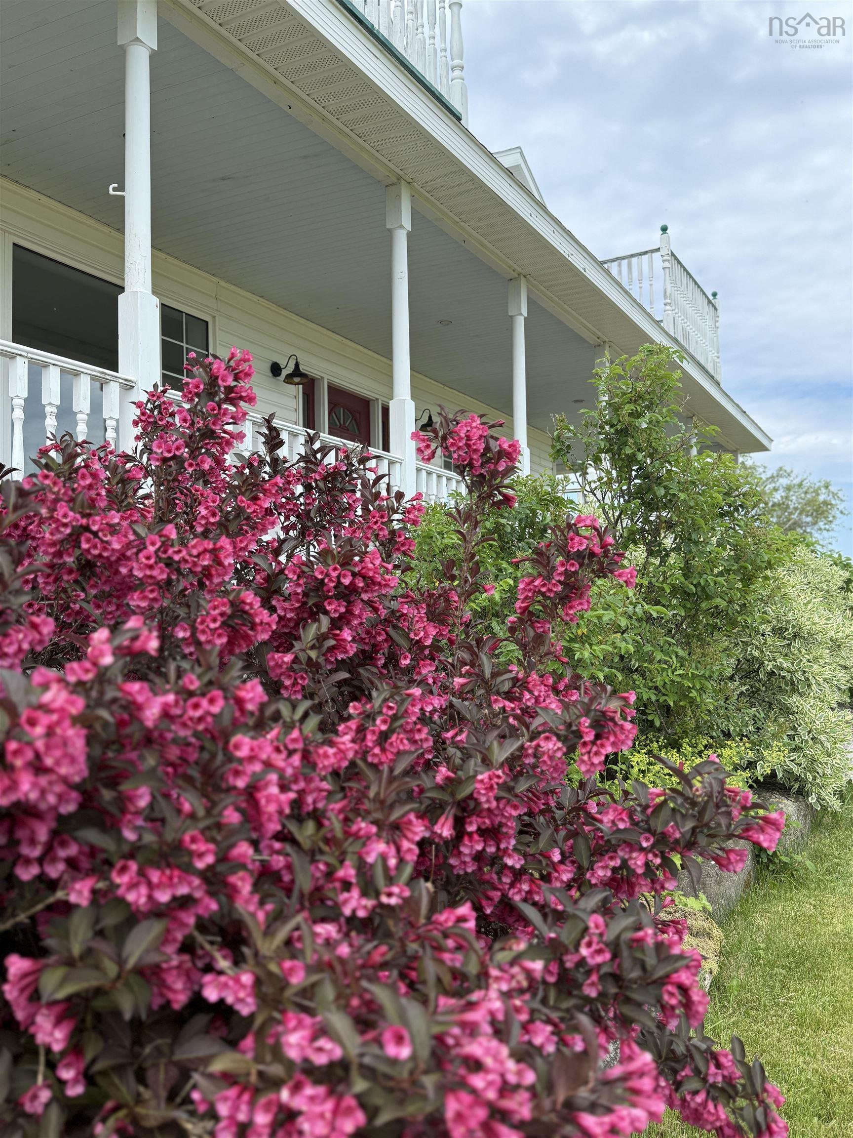 $624,999.00: 9802 4 Highway, Tracadie