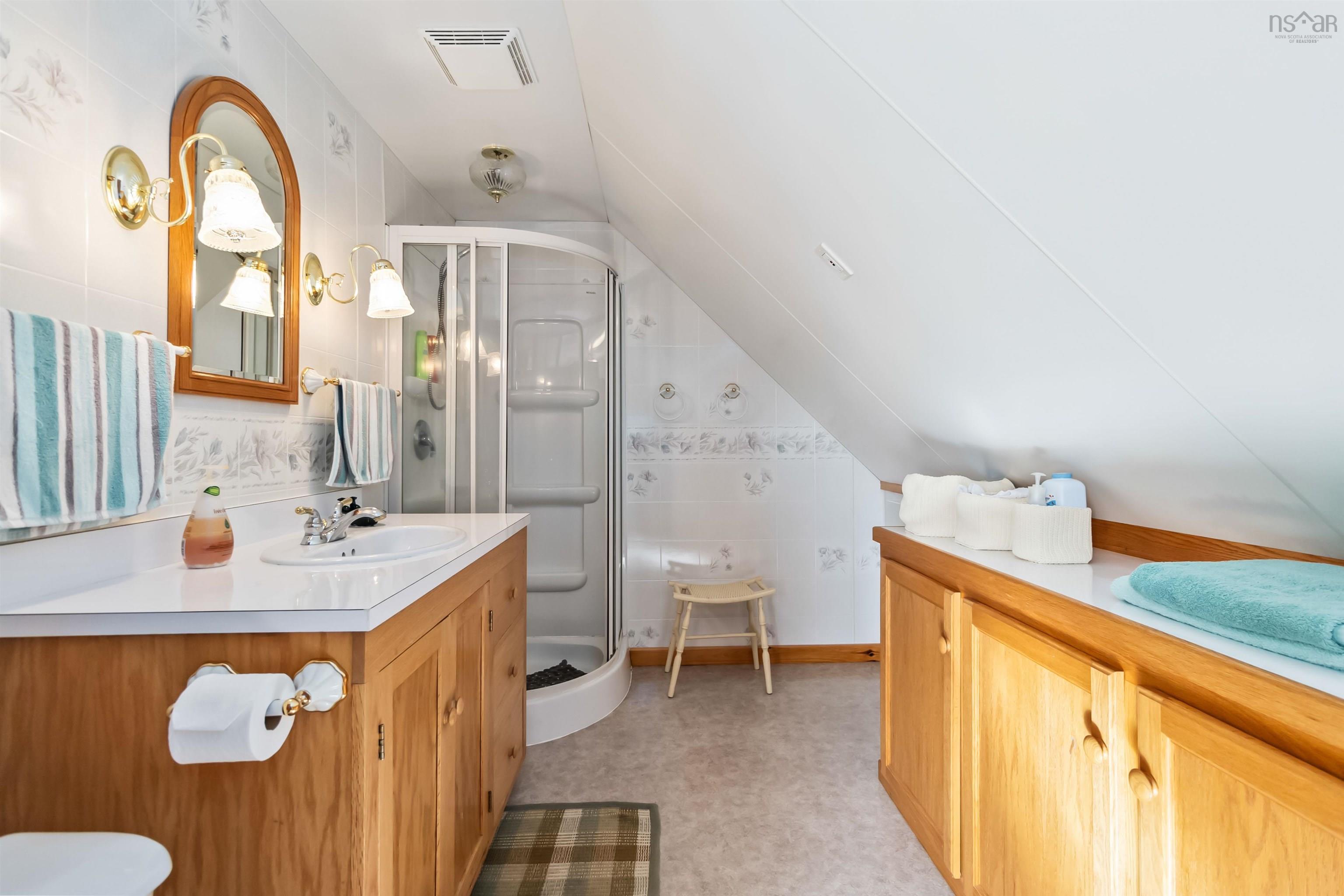 $459,999.00: 1285 Shore Road, Churchover