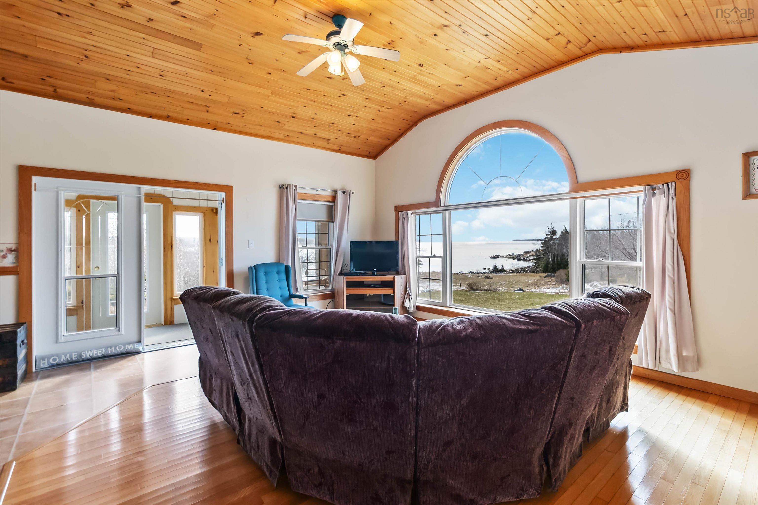 $459,999.00: 1285 Shore Road, Churchover