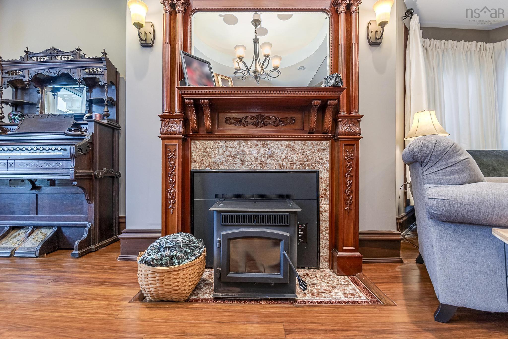 $1,049,000.00: 76 Montague Row, Digby